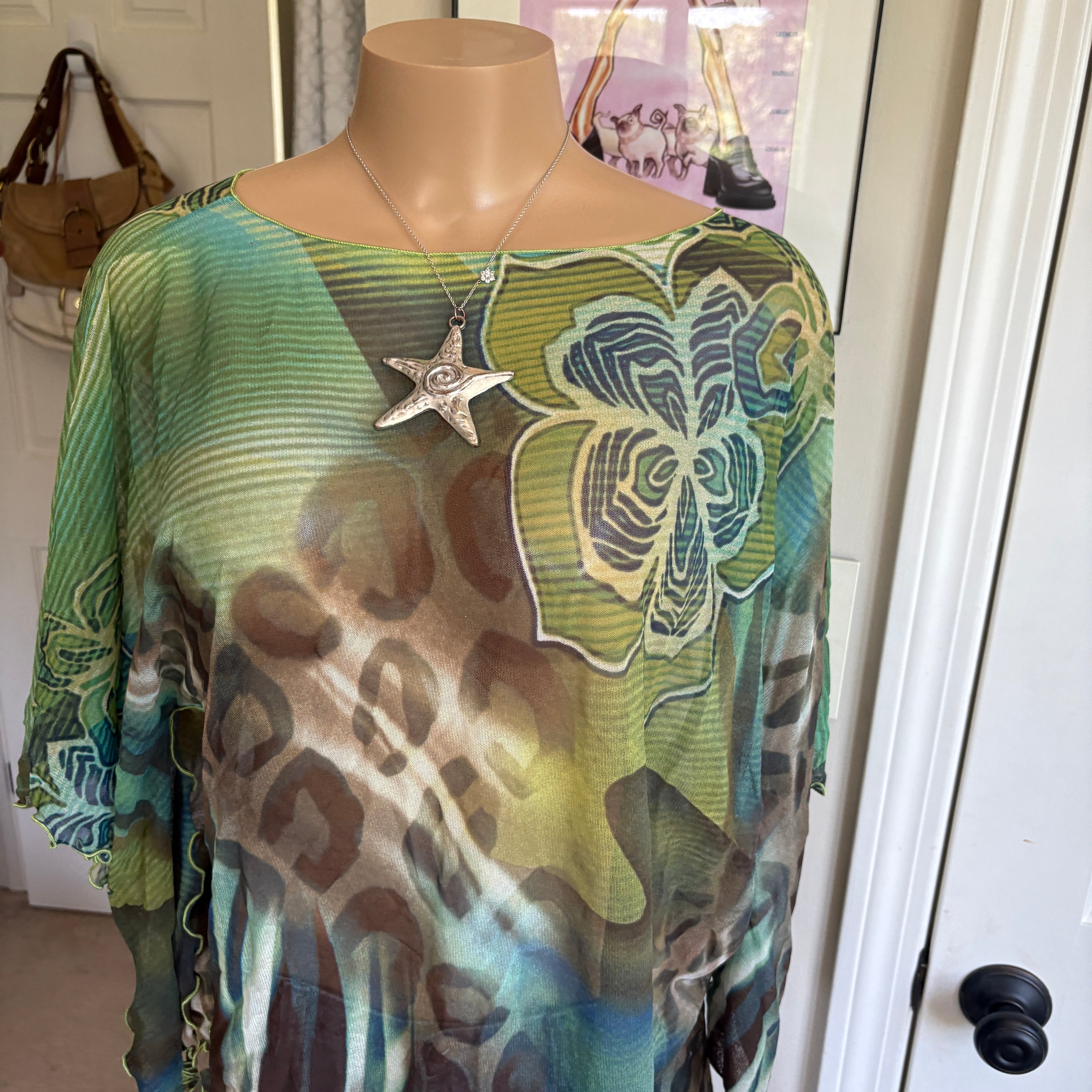 00s green floral poncho top (size S-L)