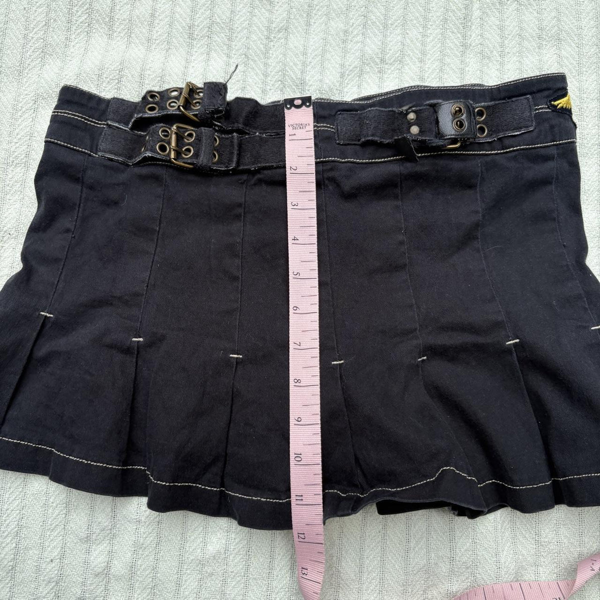 y2k 2000s black buckle belted pleated micro mini skirt