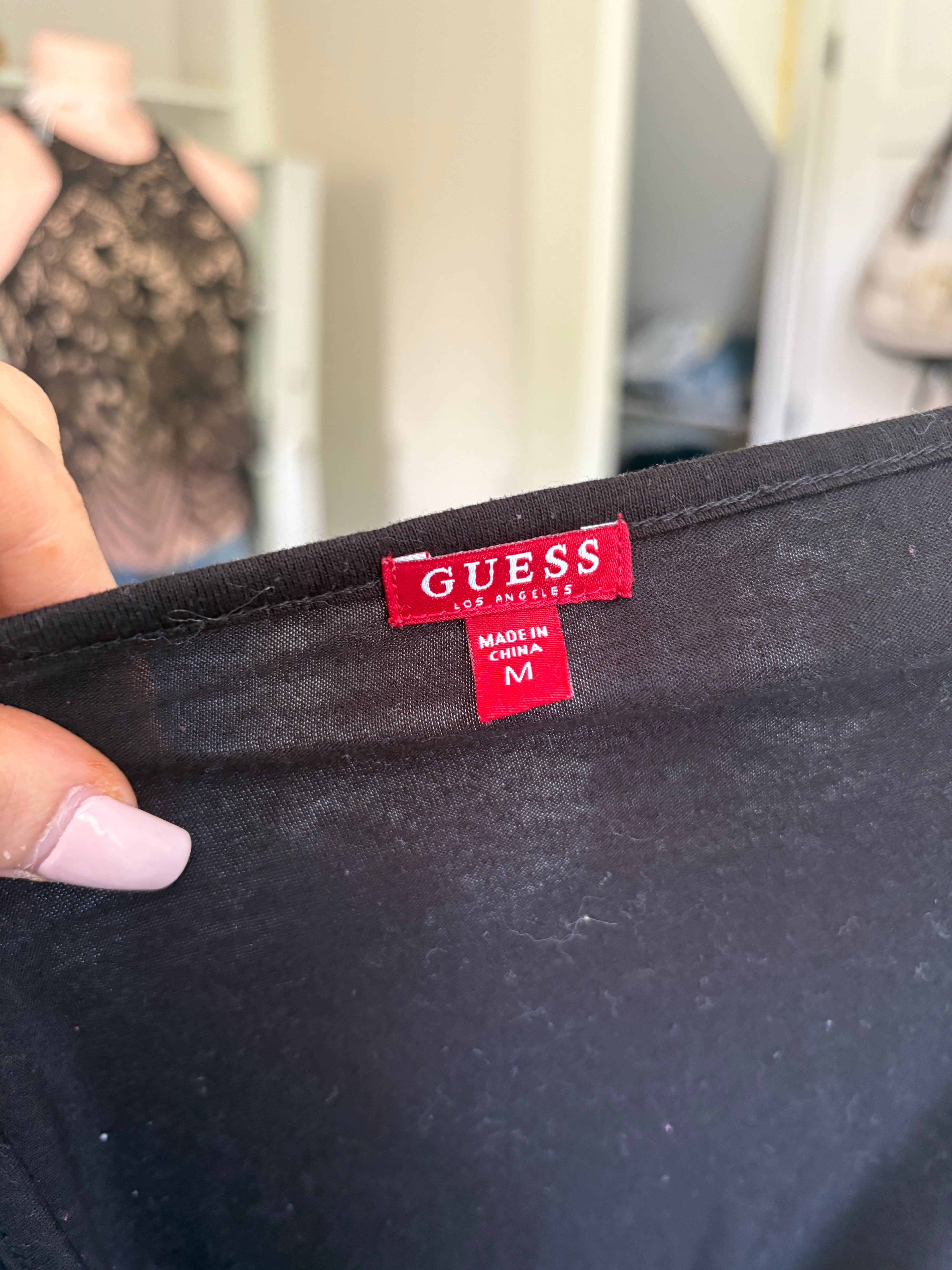 00s Guess spellout black long sleeve (size M)