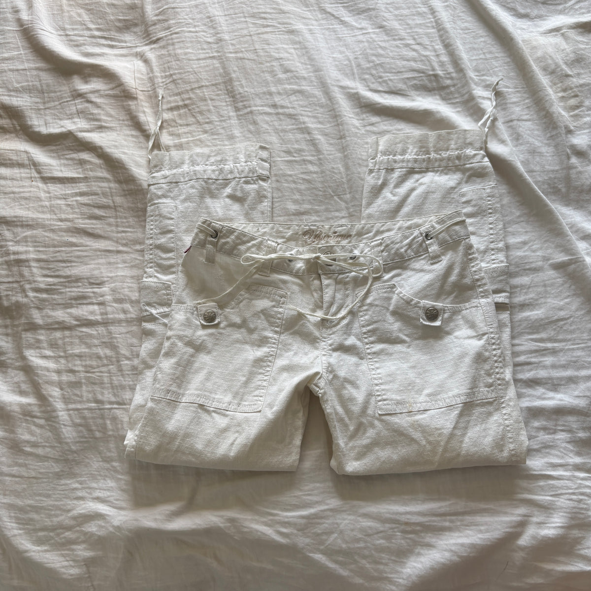 00s Younique white capri pants (size S)