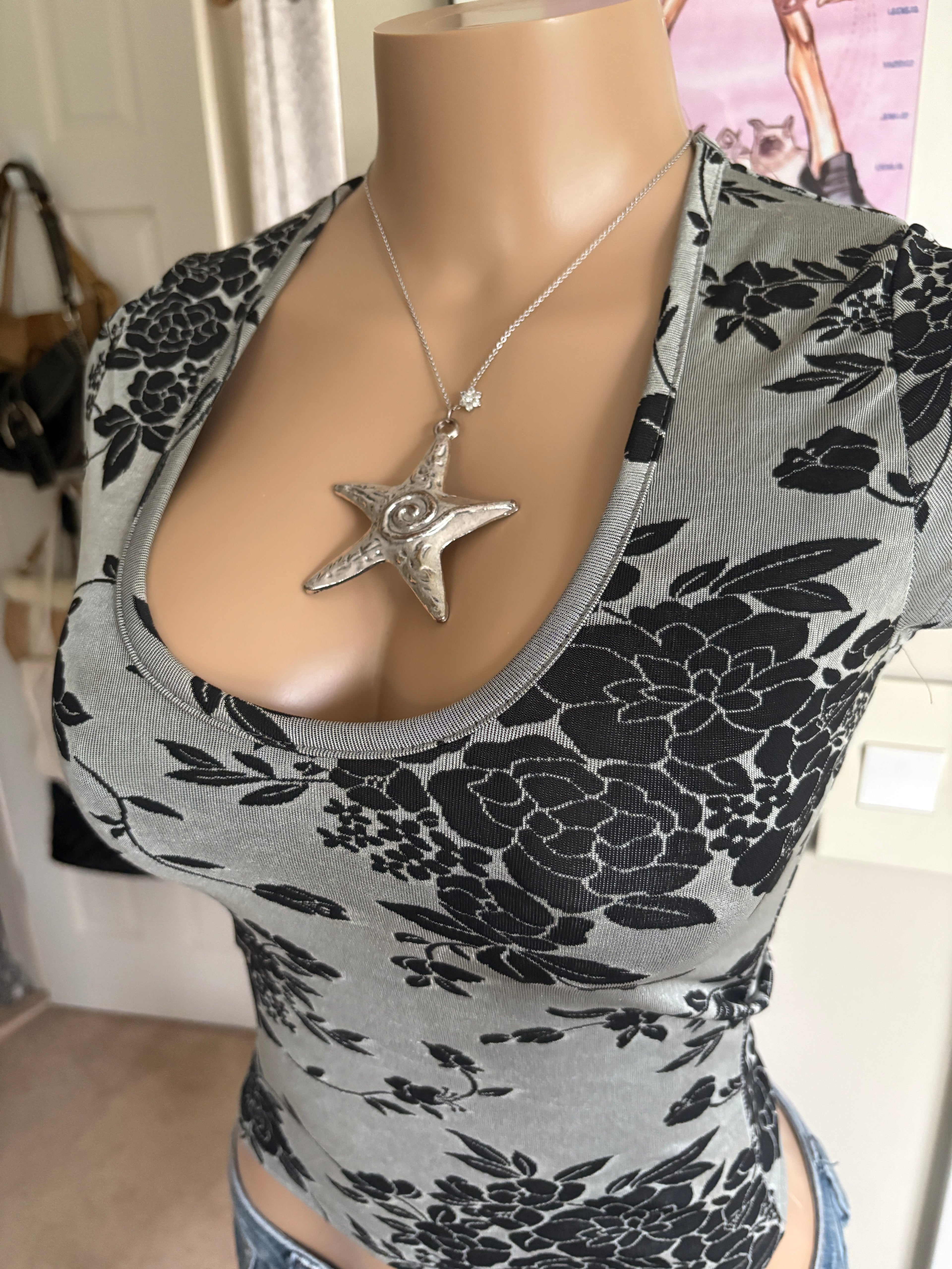 00s grunge floral scoop neck top (size XS)