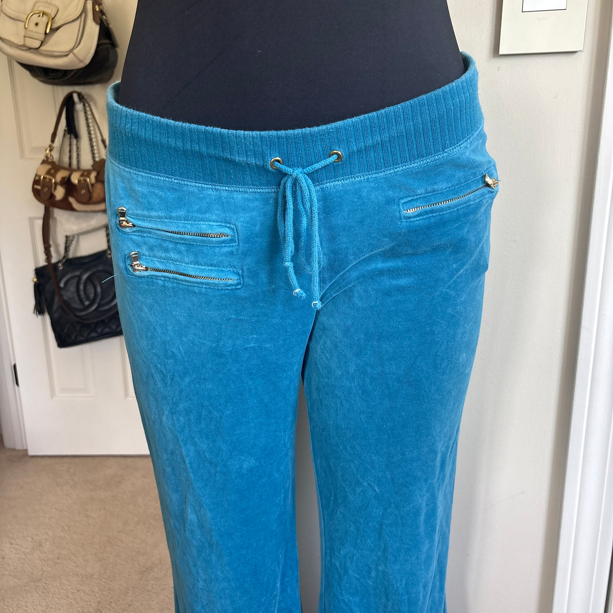 00s blue velour sweatpants (size M)