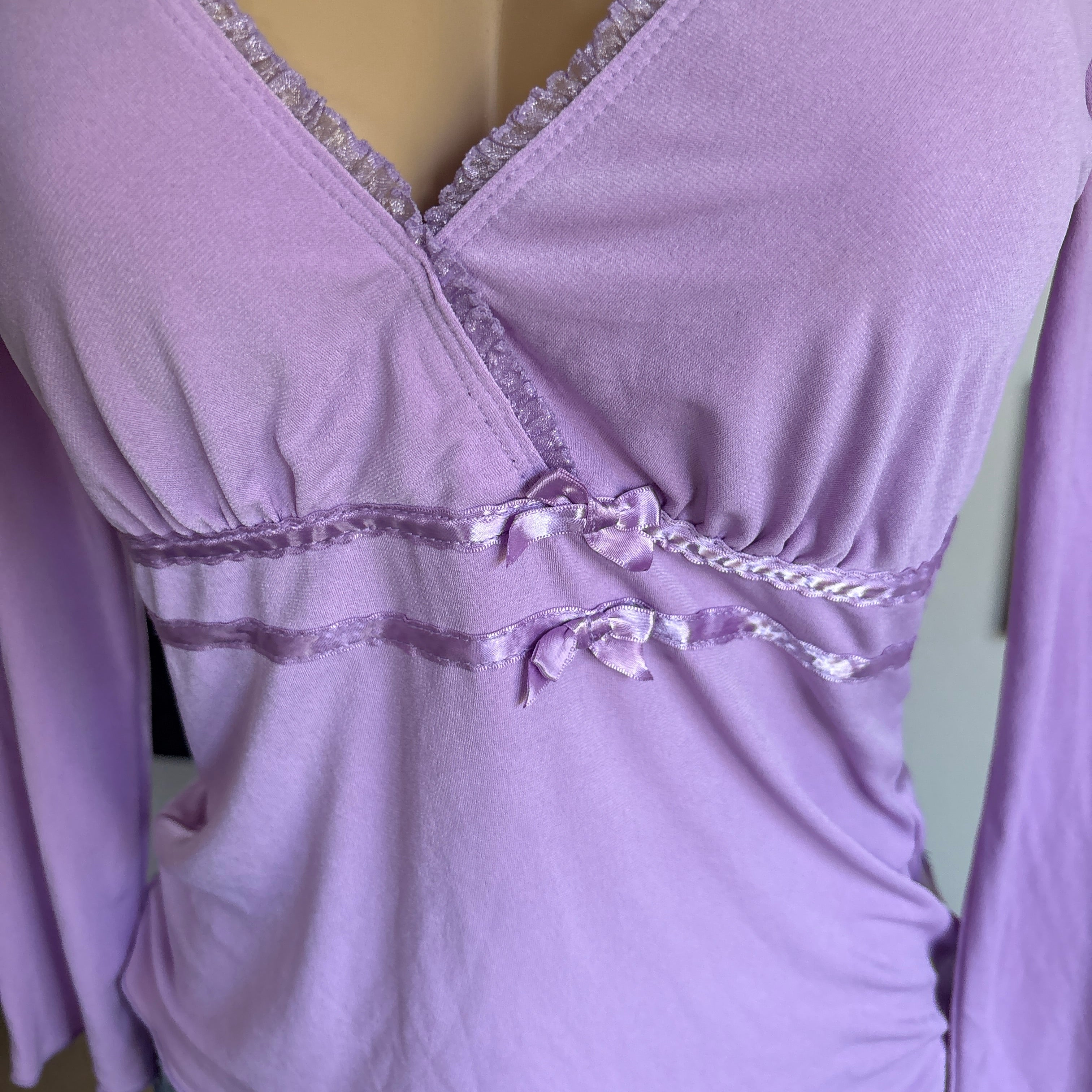00s purple v neck bow long skeeve (size M)