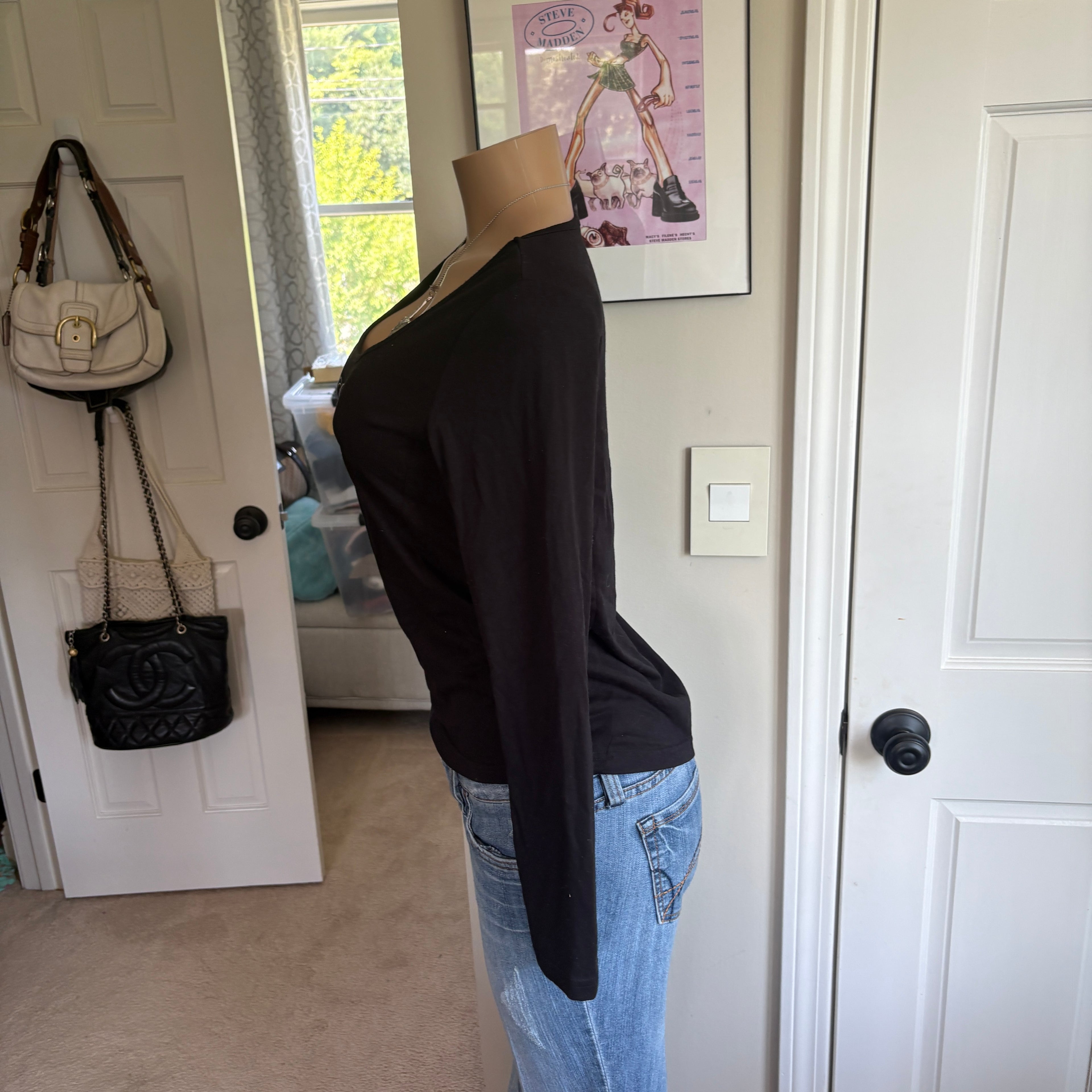 00s Guess spellout black long sleeve (size M)