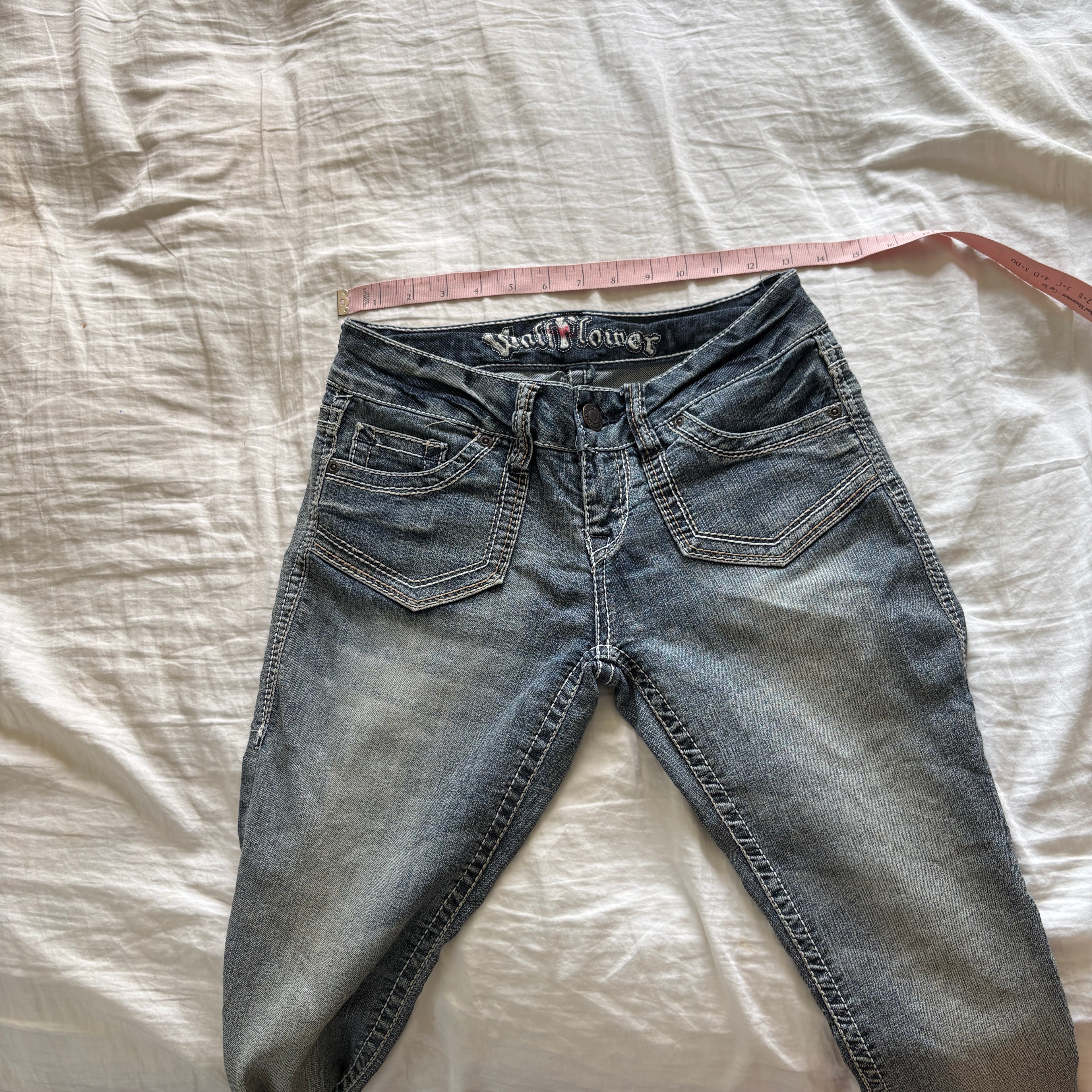 00s Wallflower low rise light wash bootcut jeans (size small)