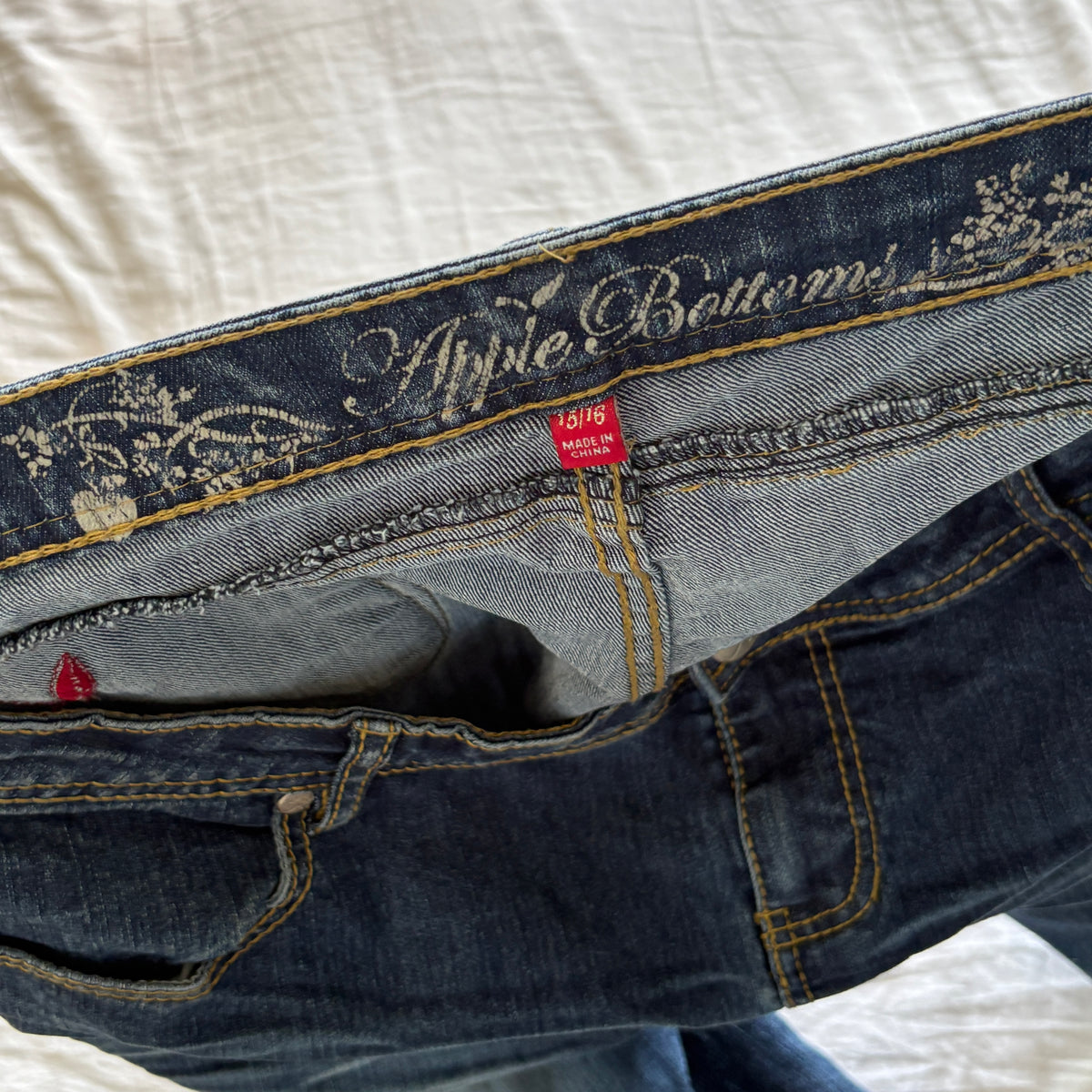 00s Apple Bottoms red spellout jeans (size L/XL)