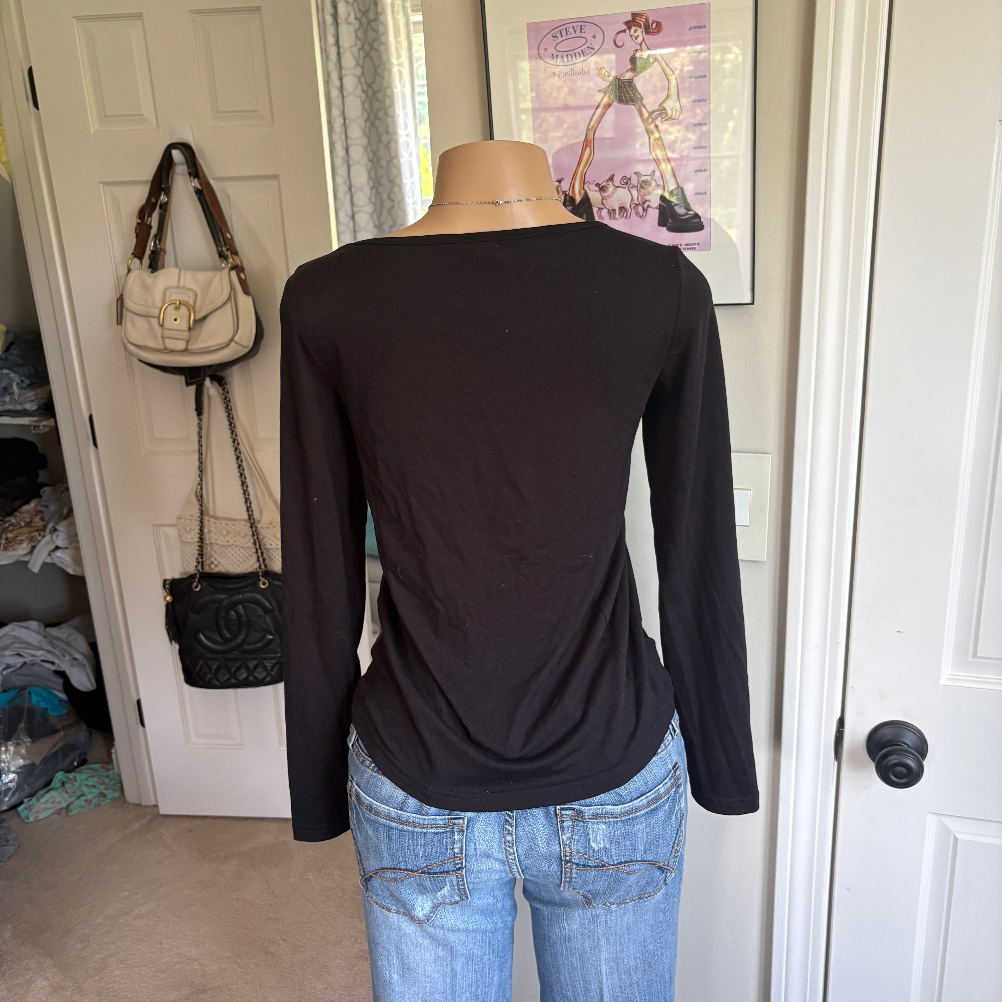 00s Guess spellout black long sleeve (size M)
