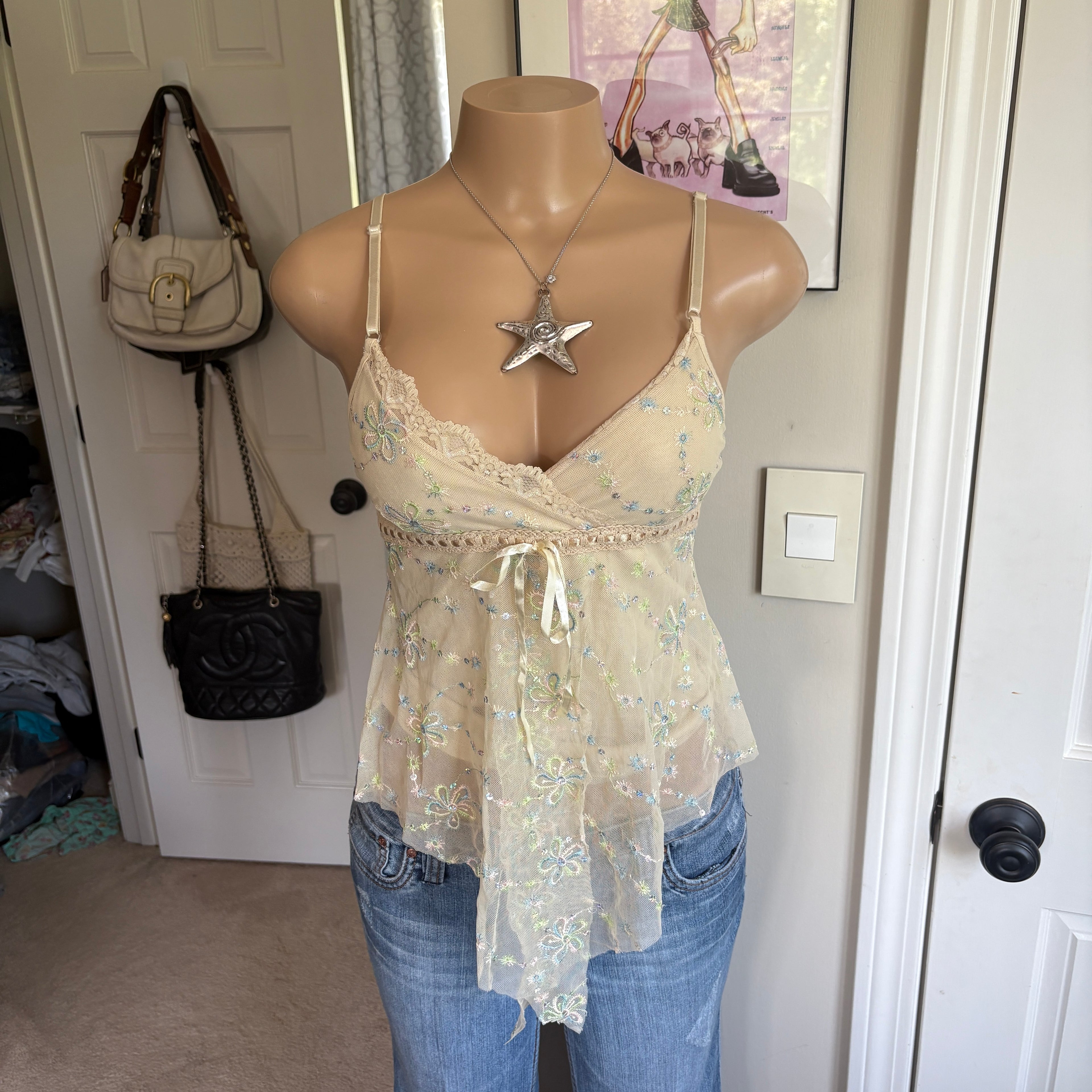 00s tan floral lace v neck cami tank top (size S/M)