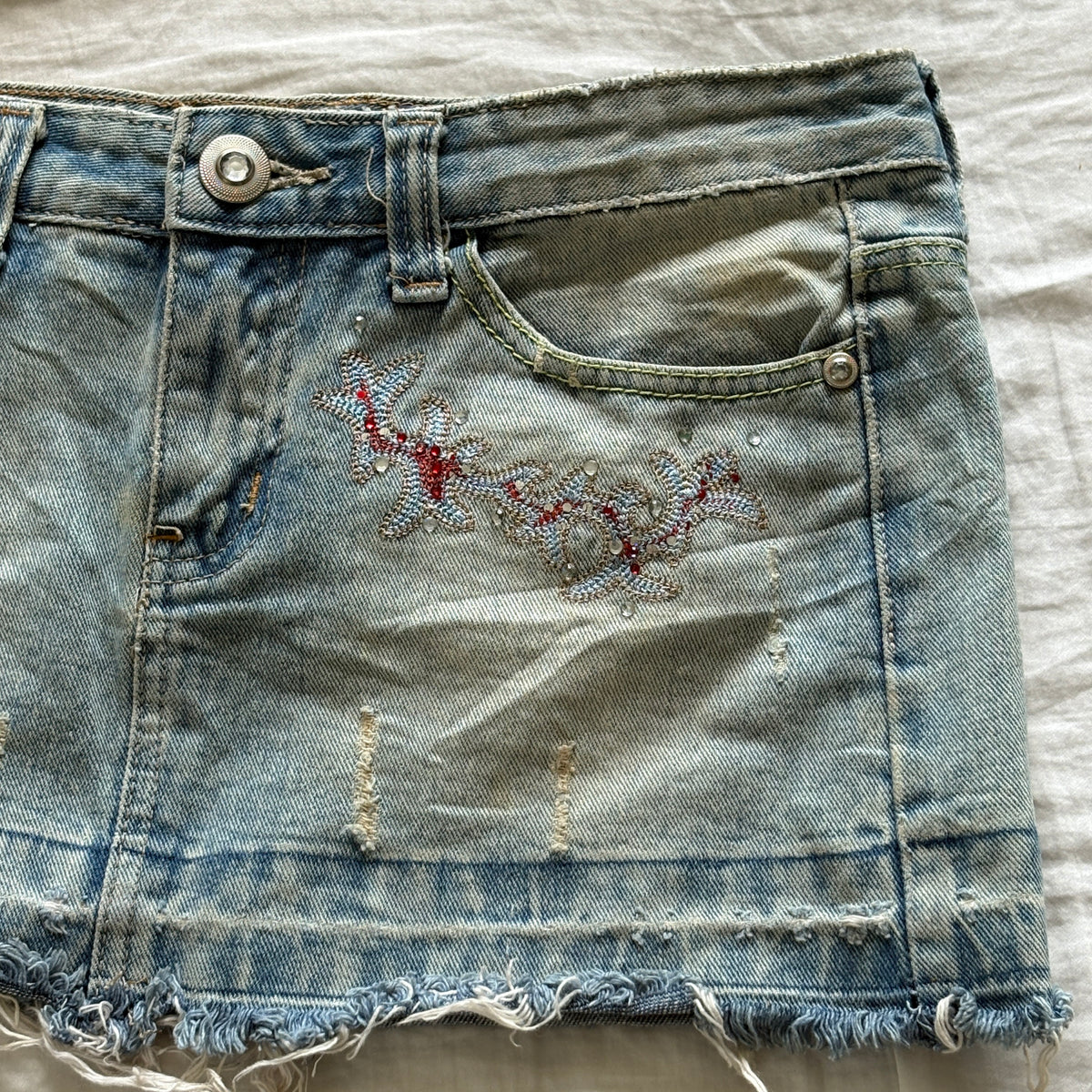 00s Jufu butterfly embroidered mini skirt (size S)