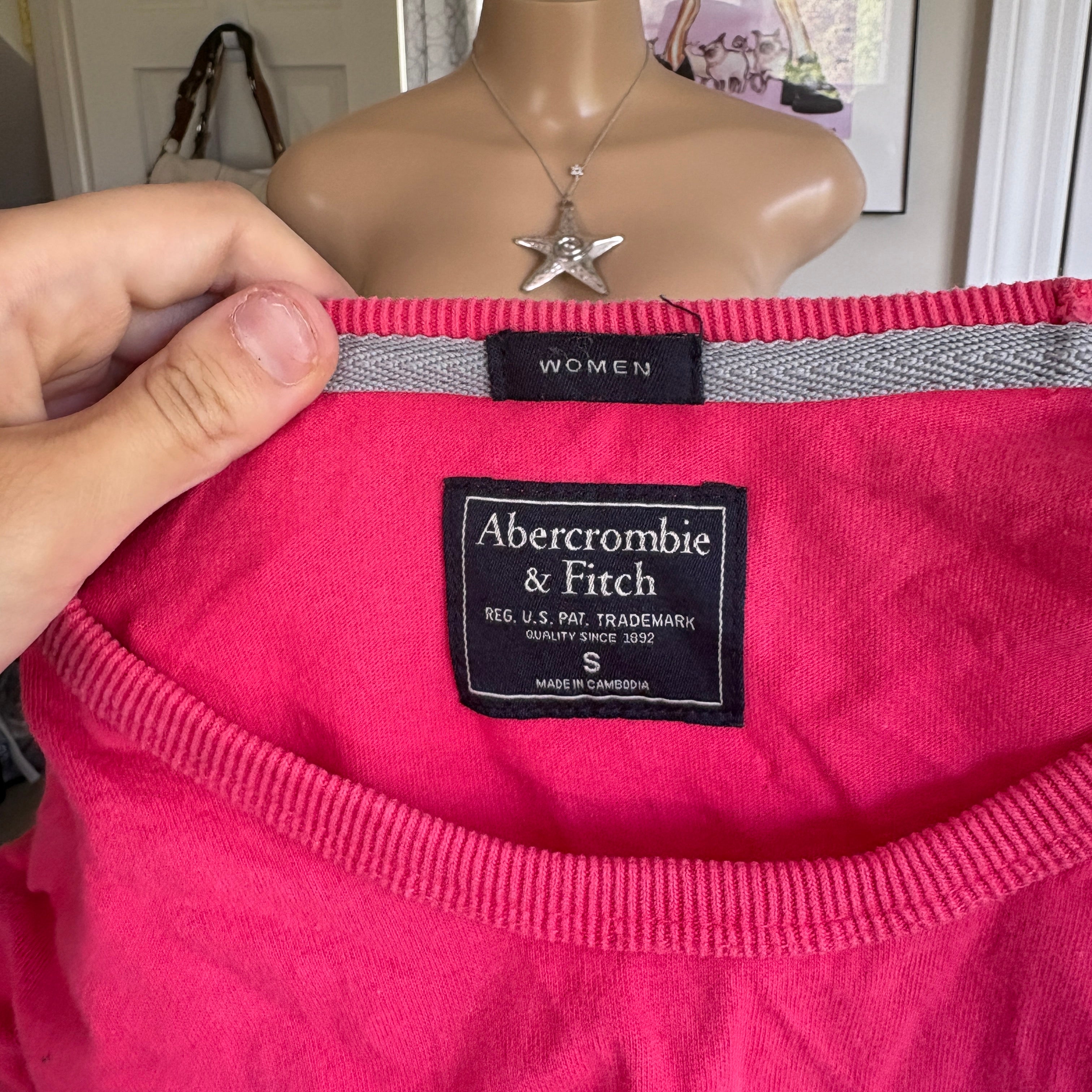 00s Abercrombie & Fitch pink spellout top (size S)