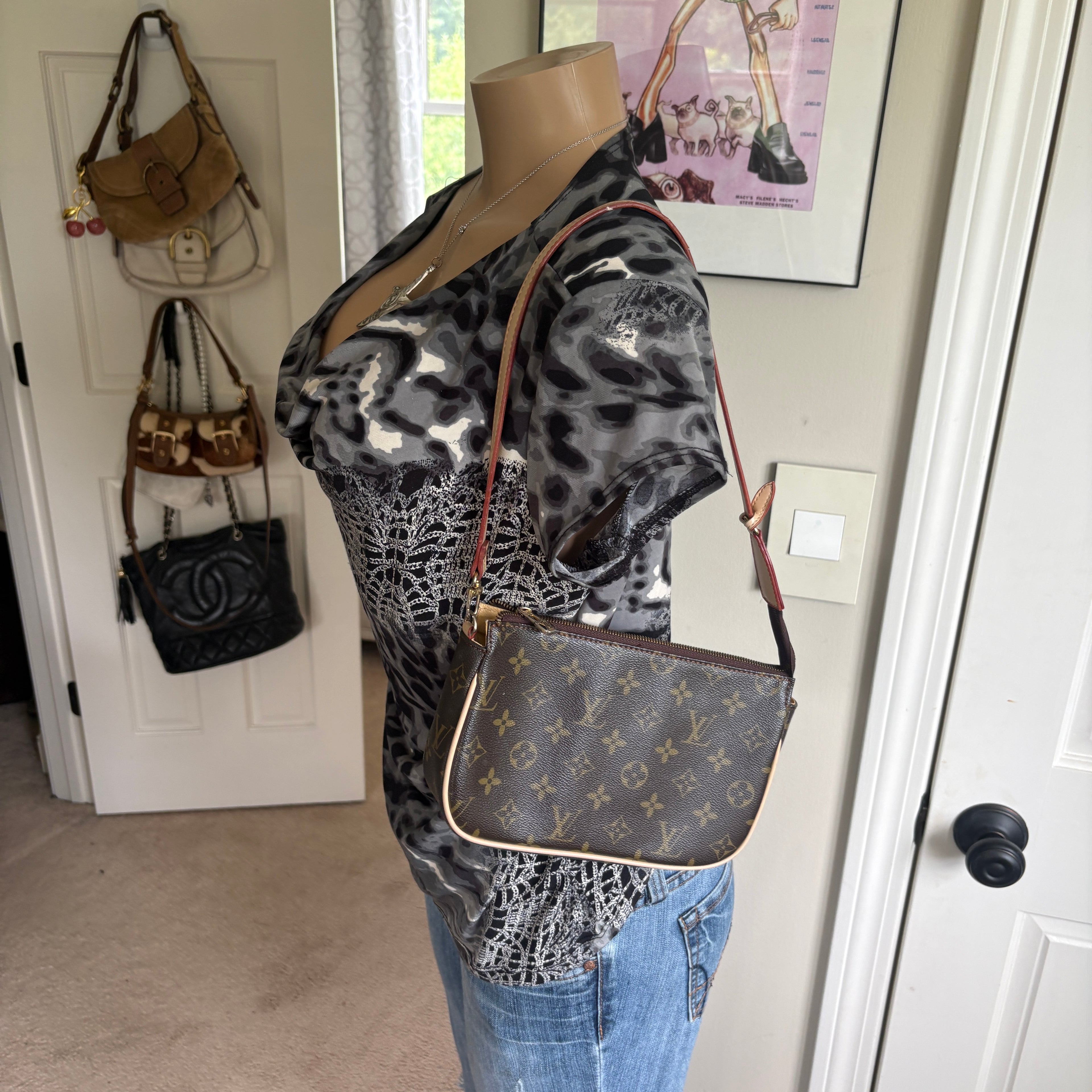00s gray leopard print draped neck top (size XL)