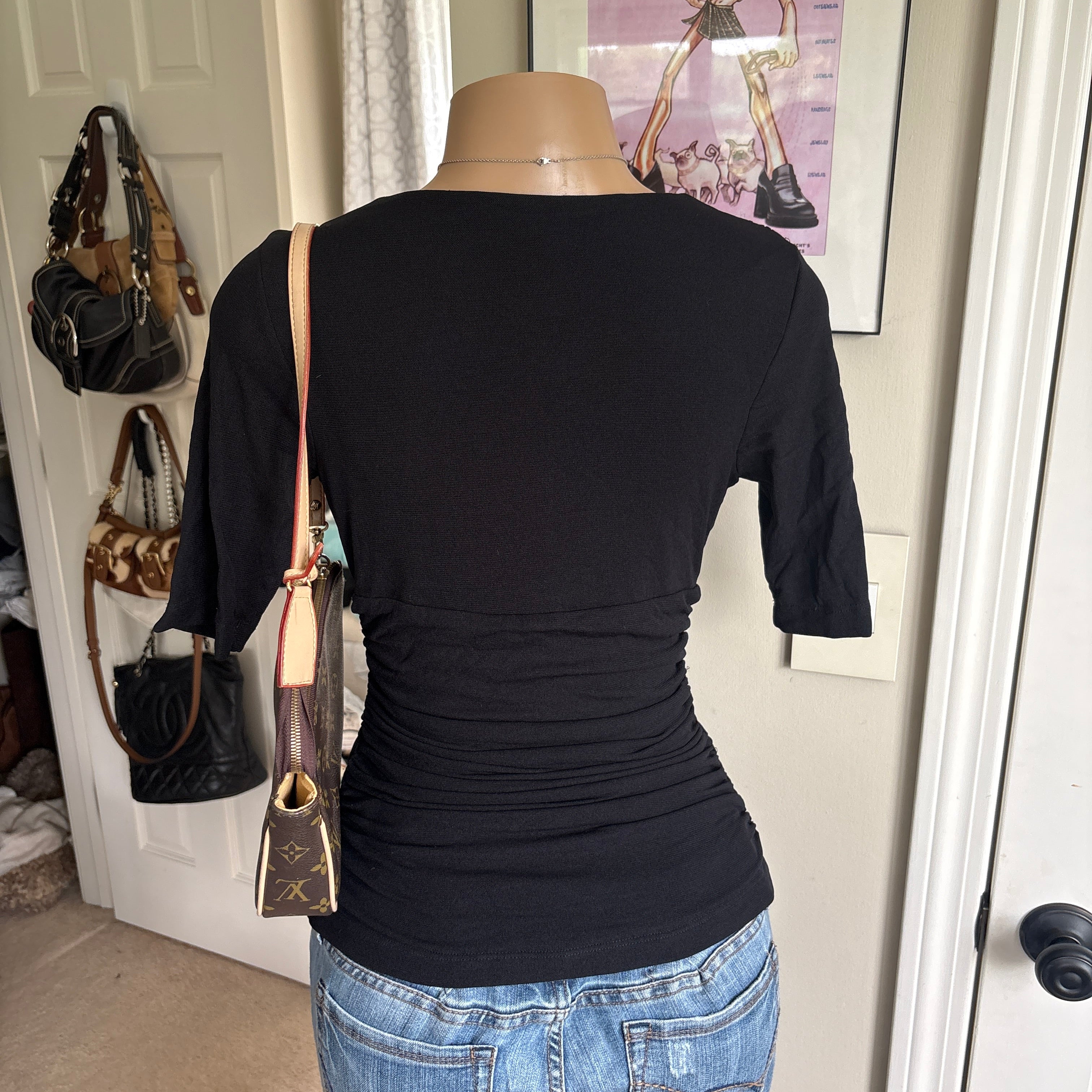 00s black v neck ruched top (size M)
