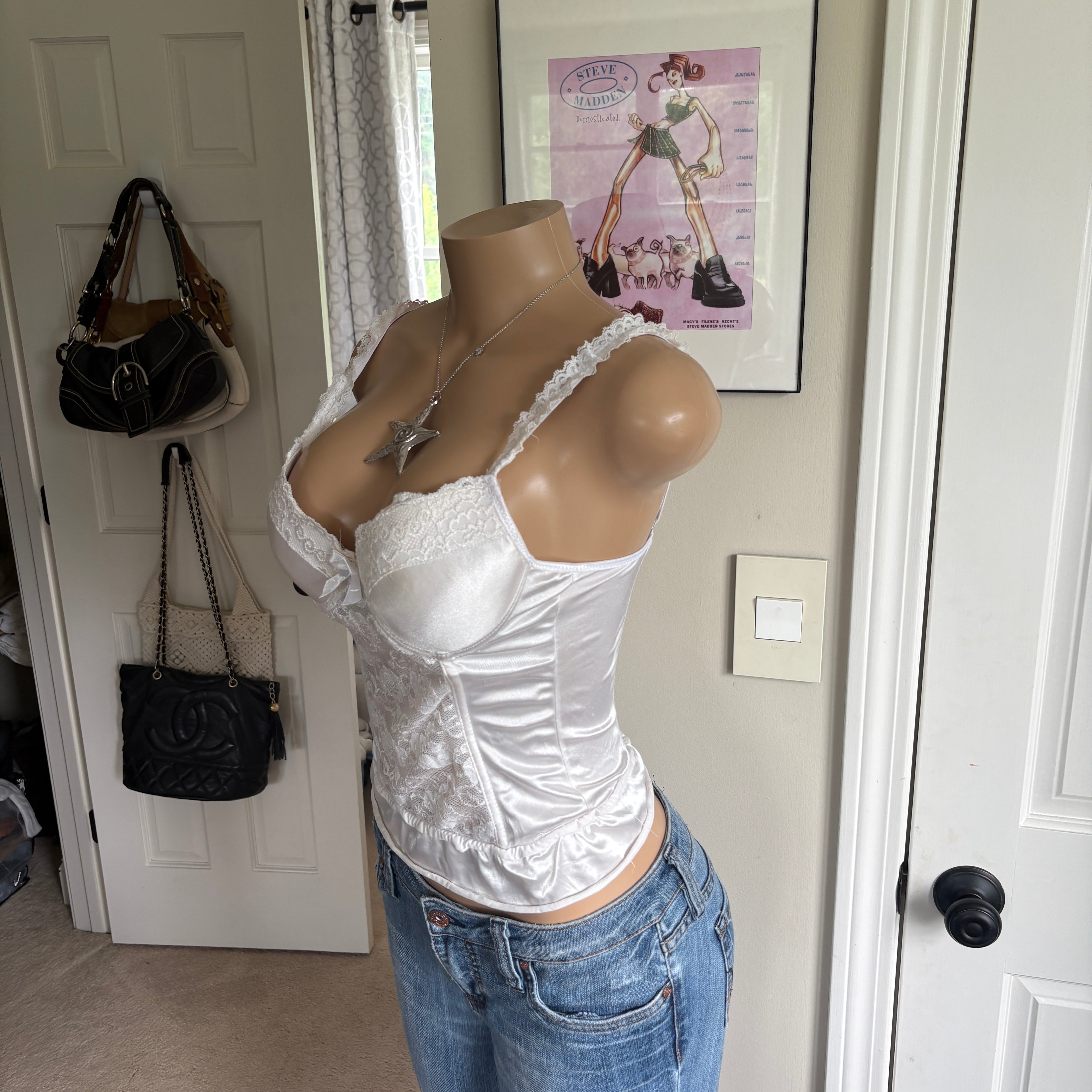 00s white floral lace bustier corset top (size L)