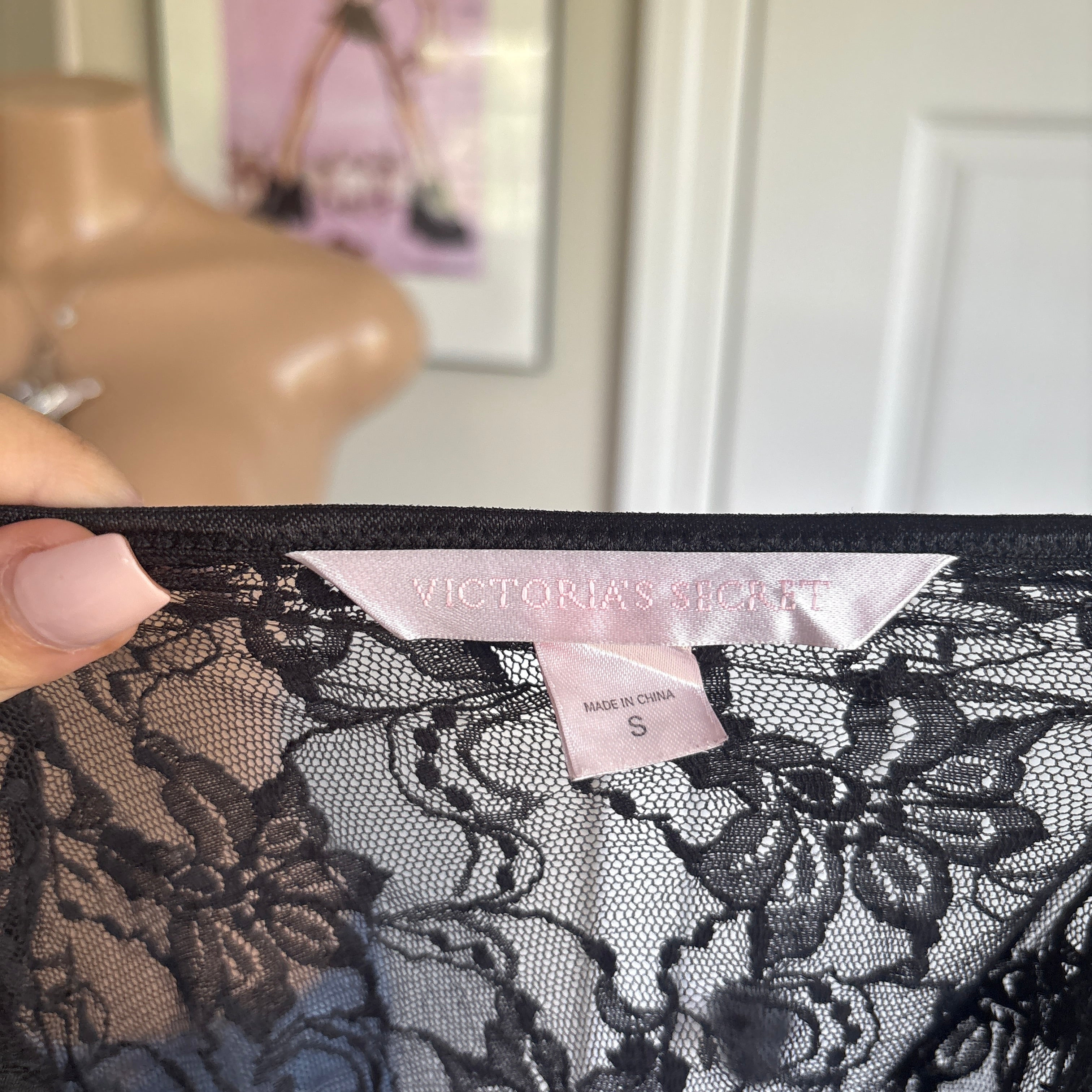 00s Victoria's Secret black lace ruffle top (size S)