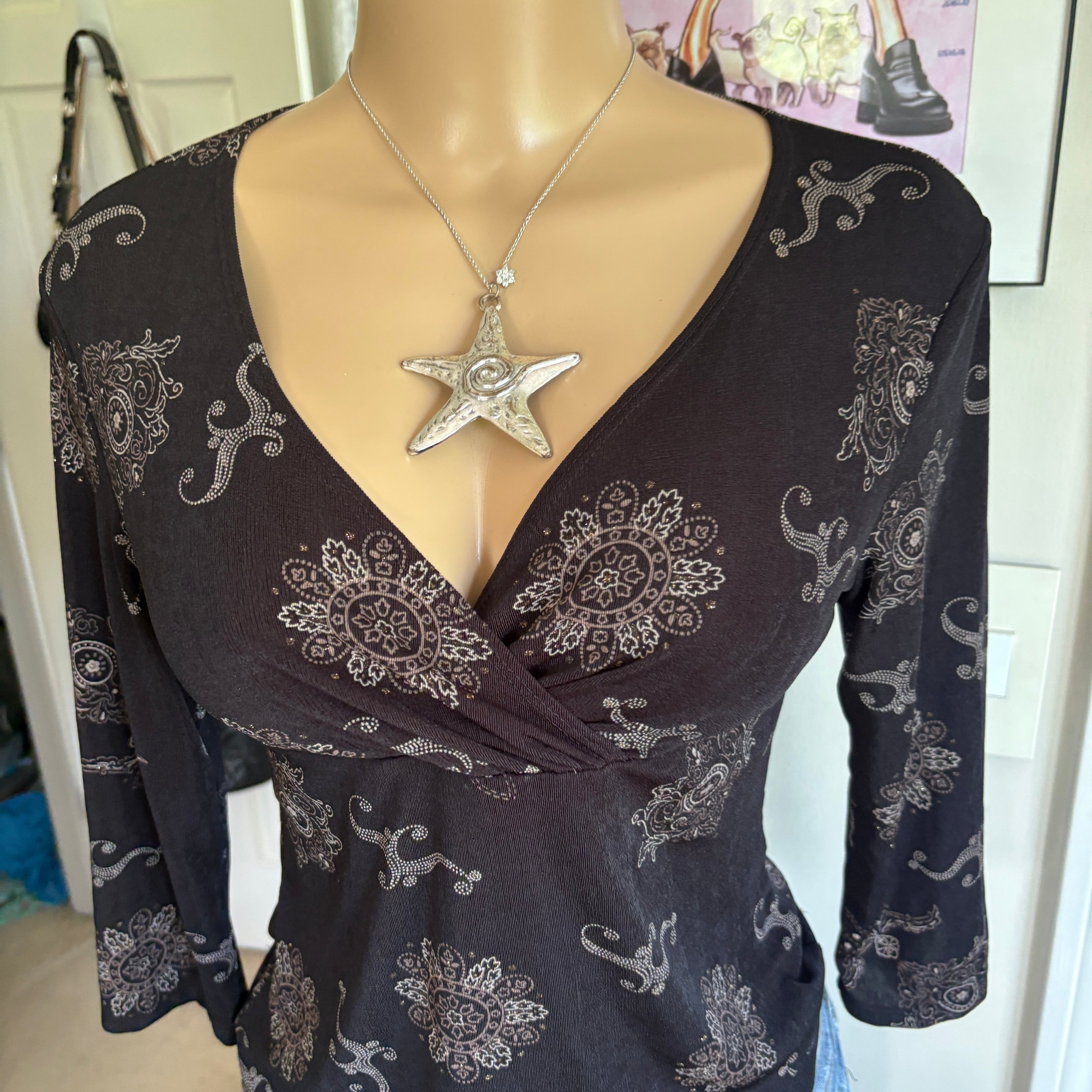 00s black floral v neck long sleeve (size S)