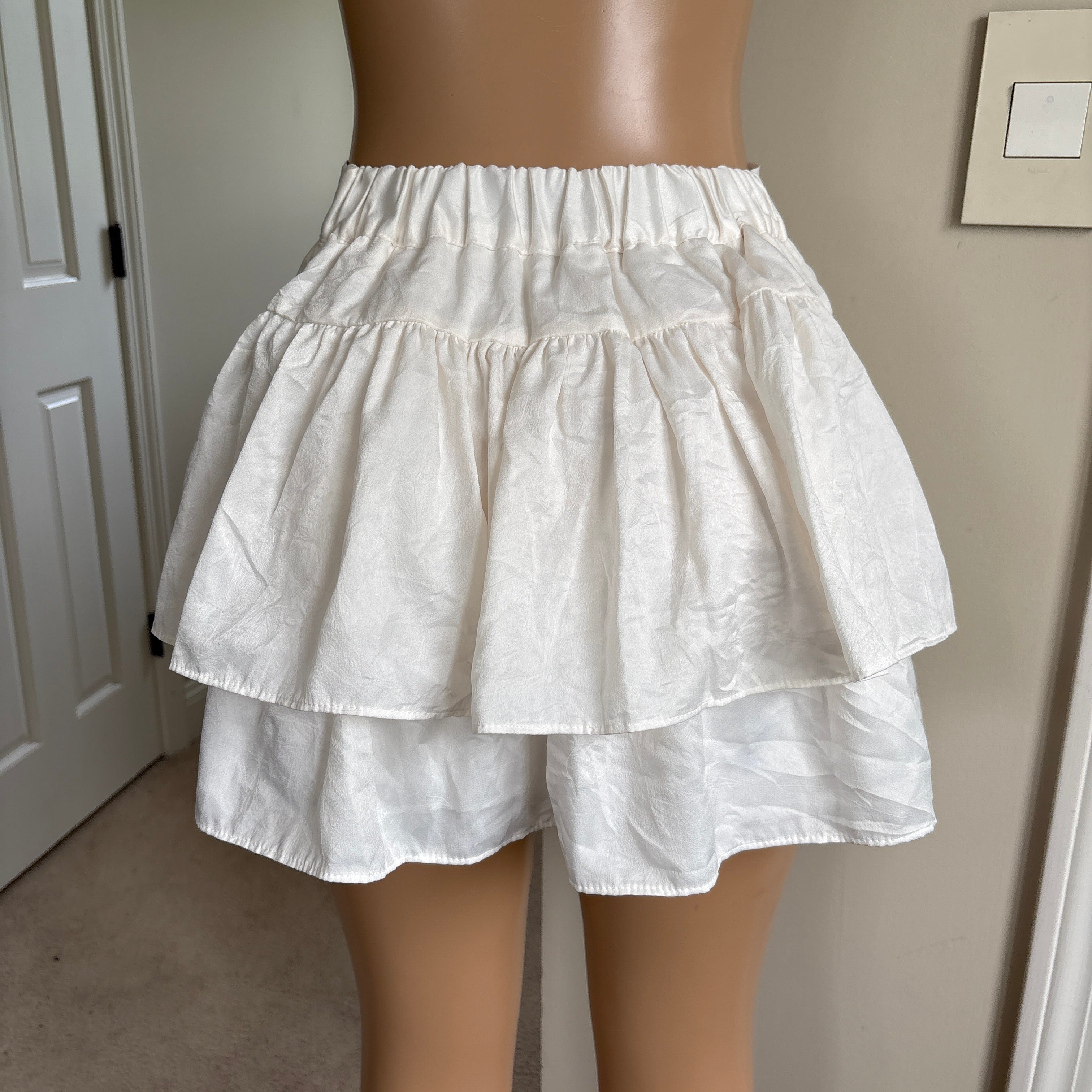 00s white ruffle skirt (size S)