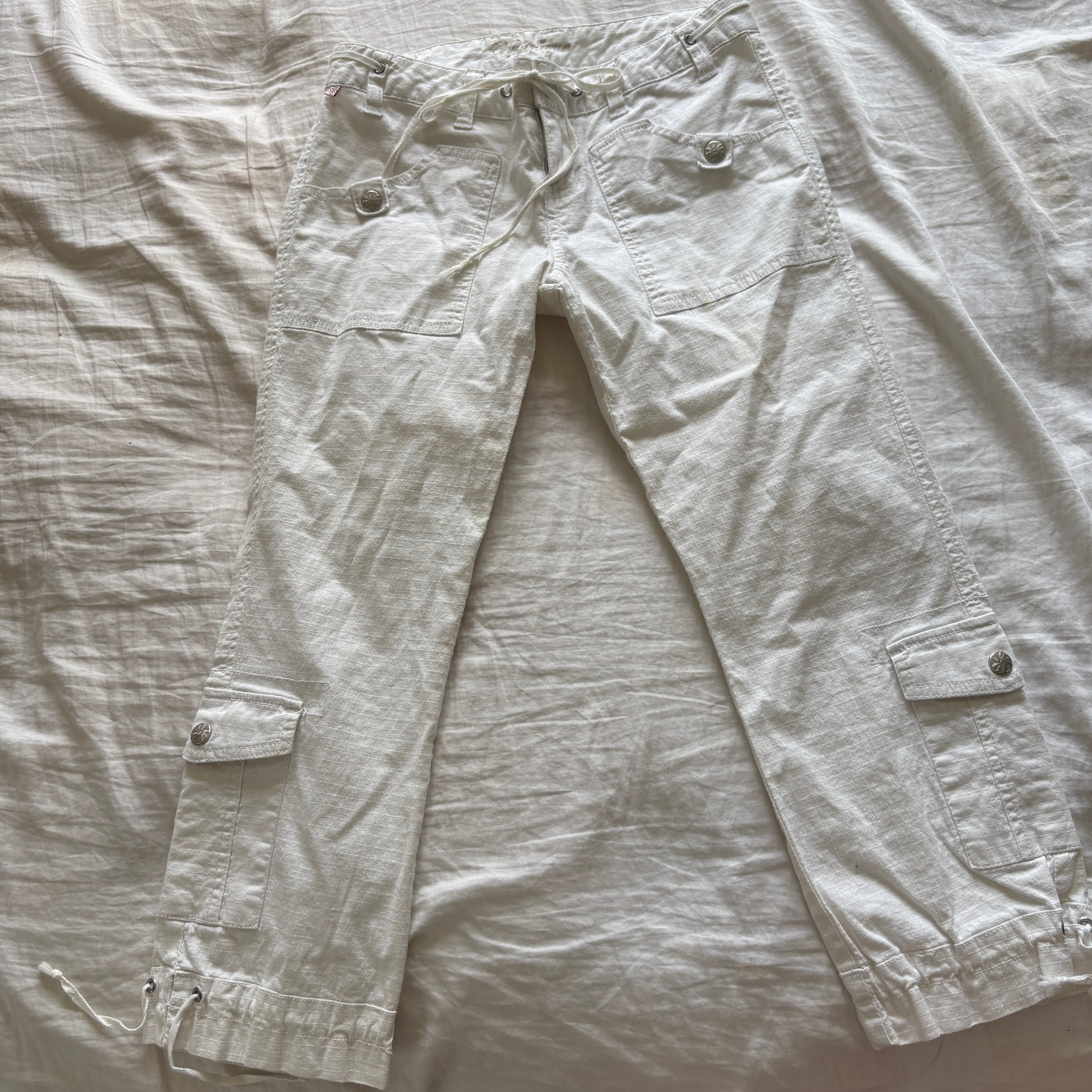 00s Younique white capri pants (size S)