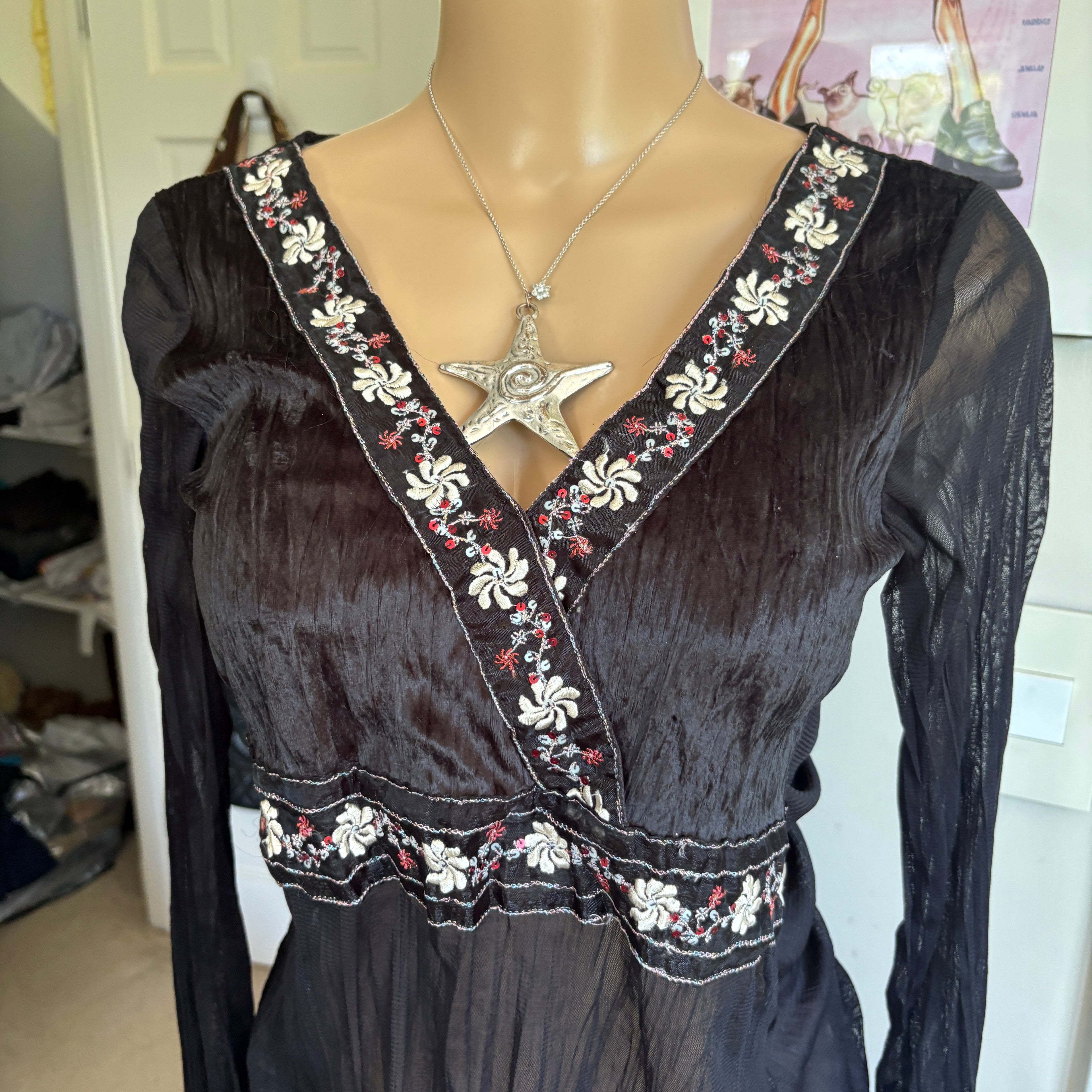 00s black v neck floral long sleeve top (size S)