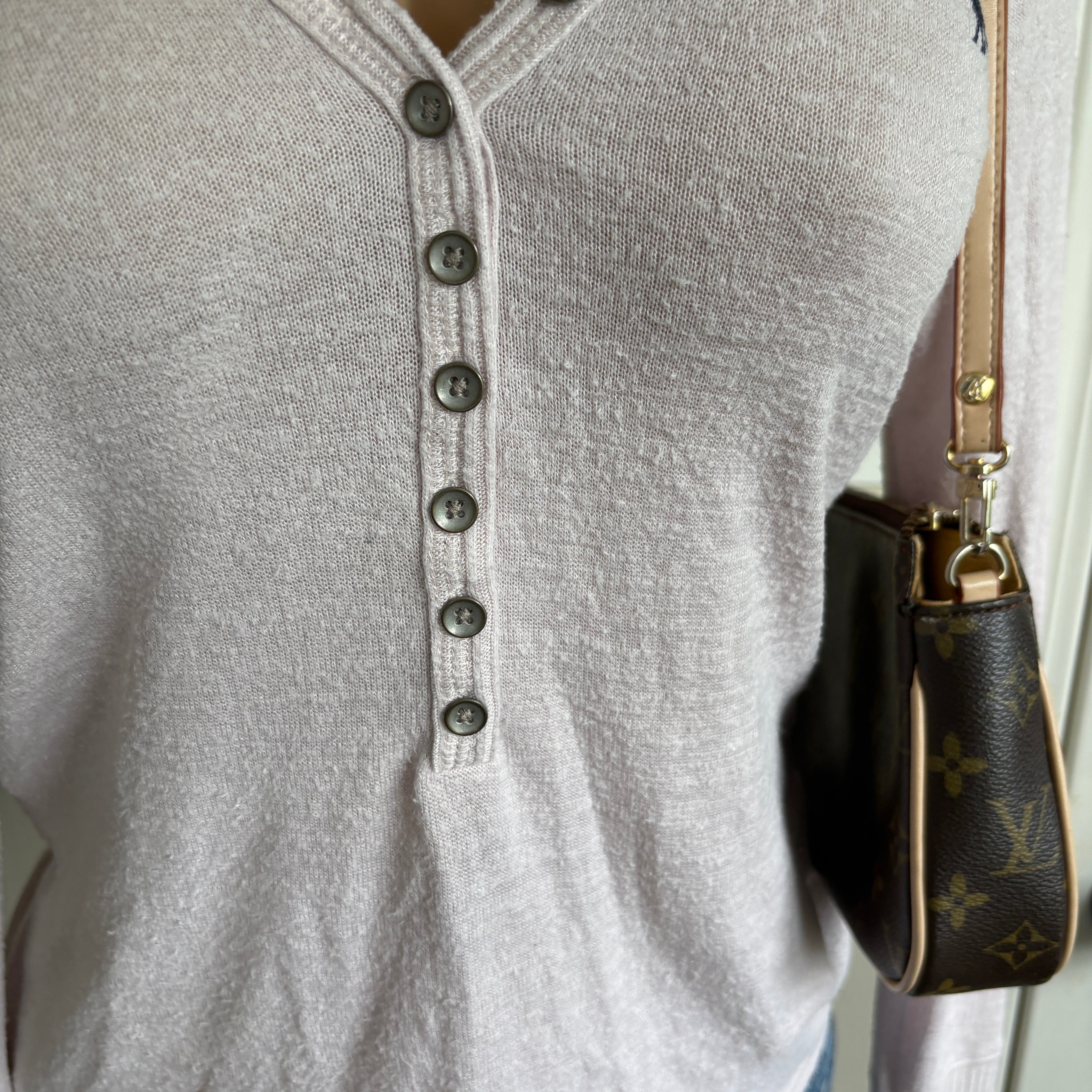 00s Abercrombie & Fitch tan beige long sleeve (size M)