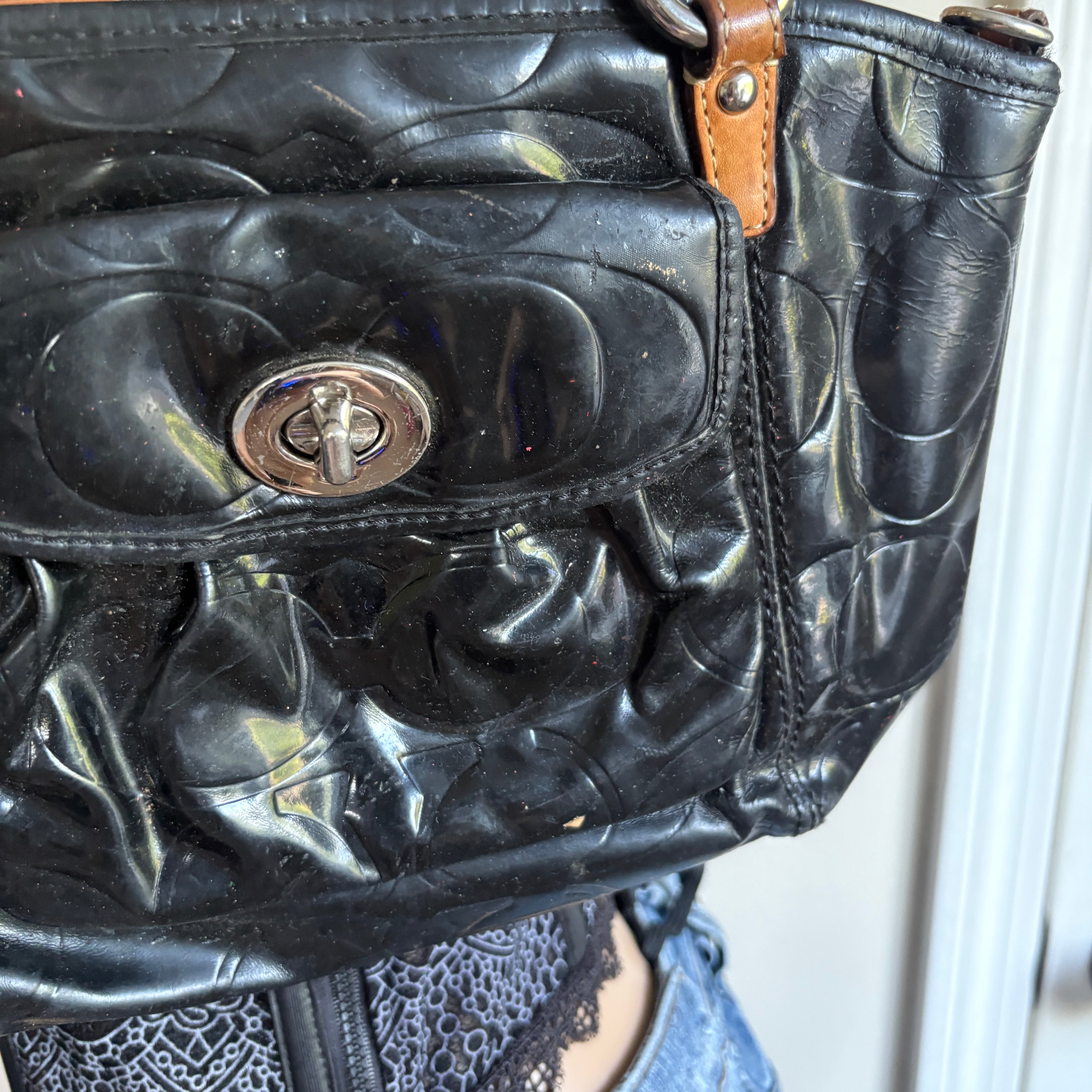 00s vintage Coach signature patent leather shoulder bag