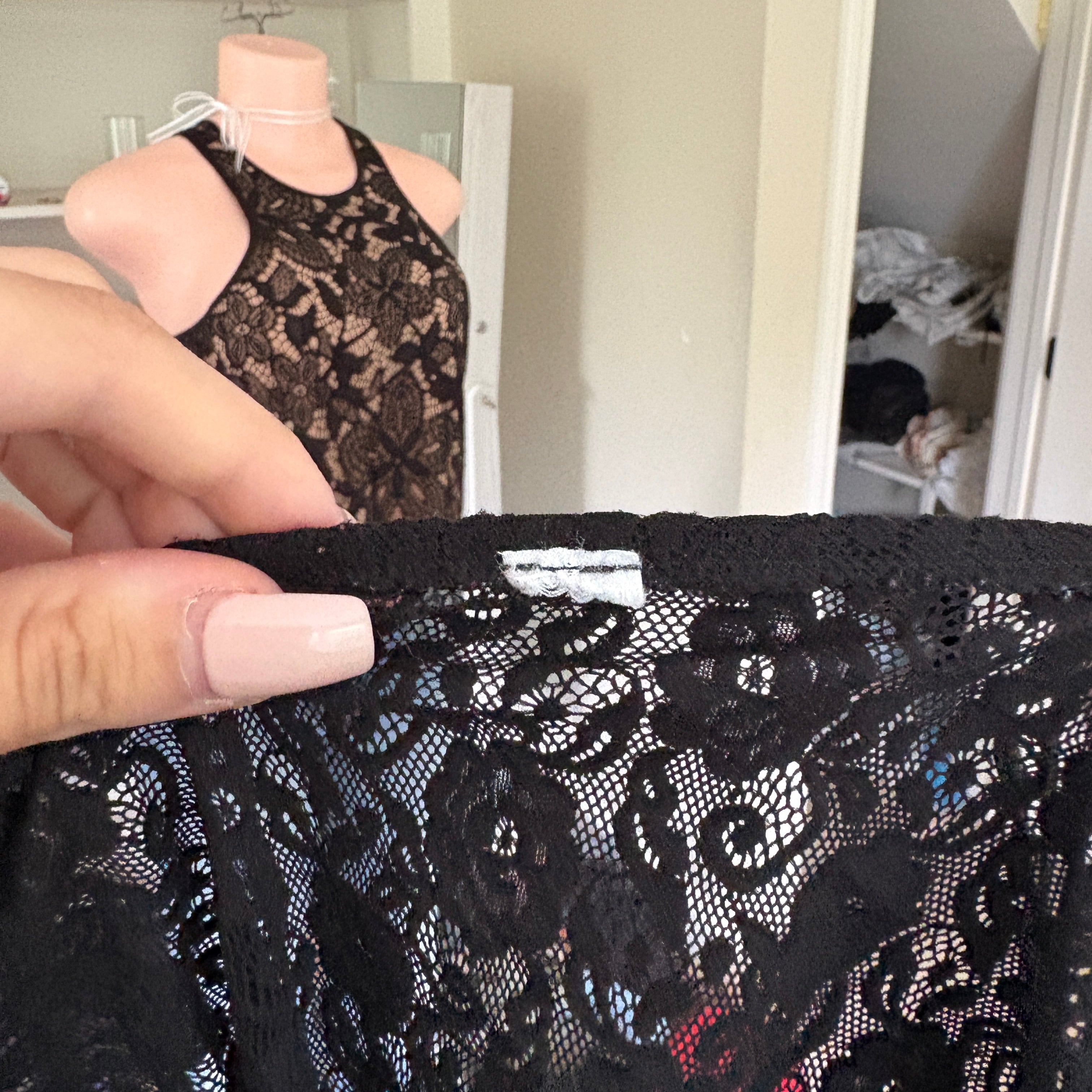 00s black floral lace cami (size S)