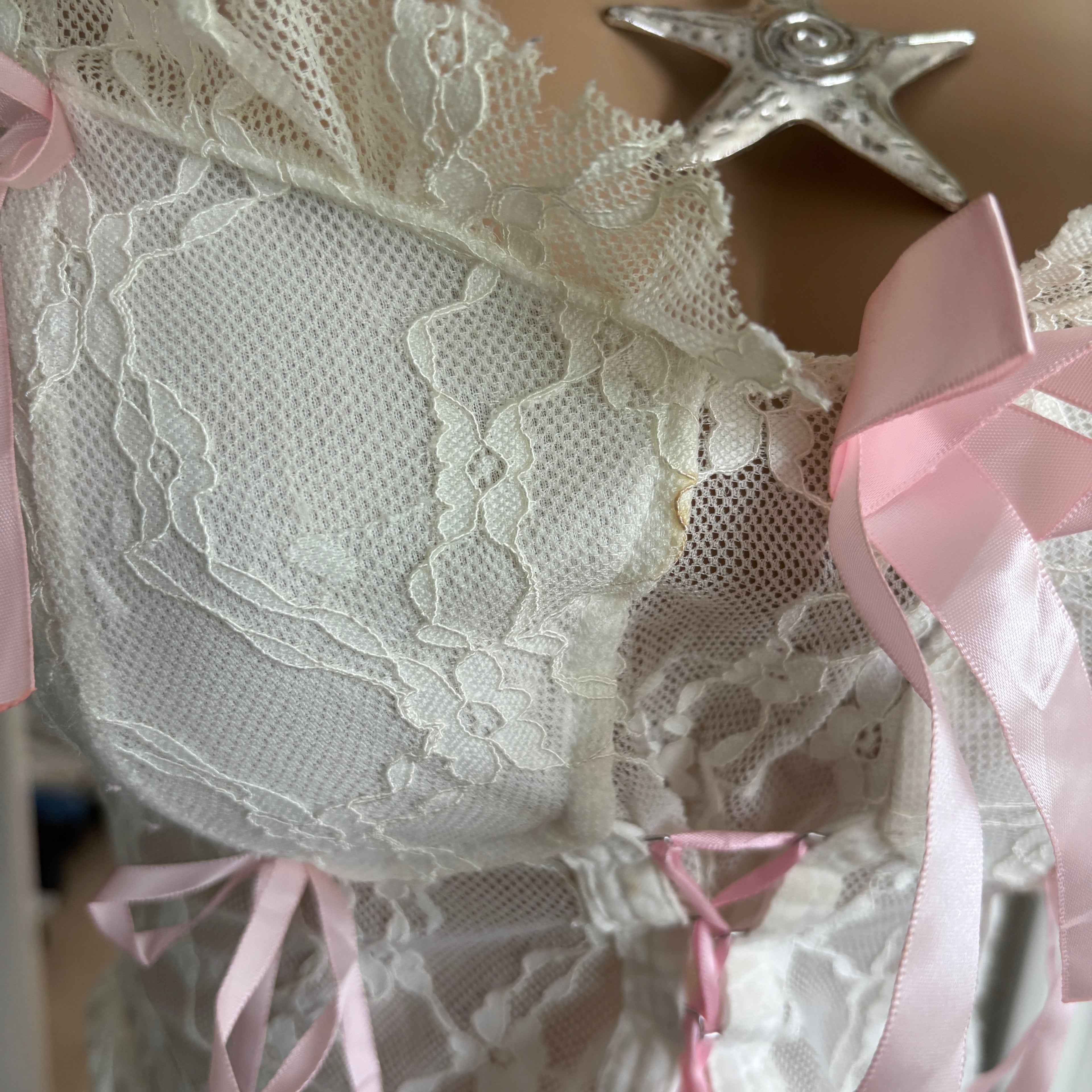 00s white & pink bow lace cami (size S)