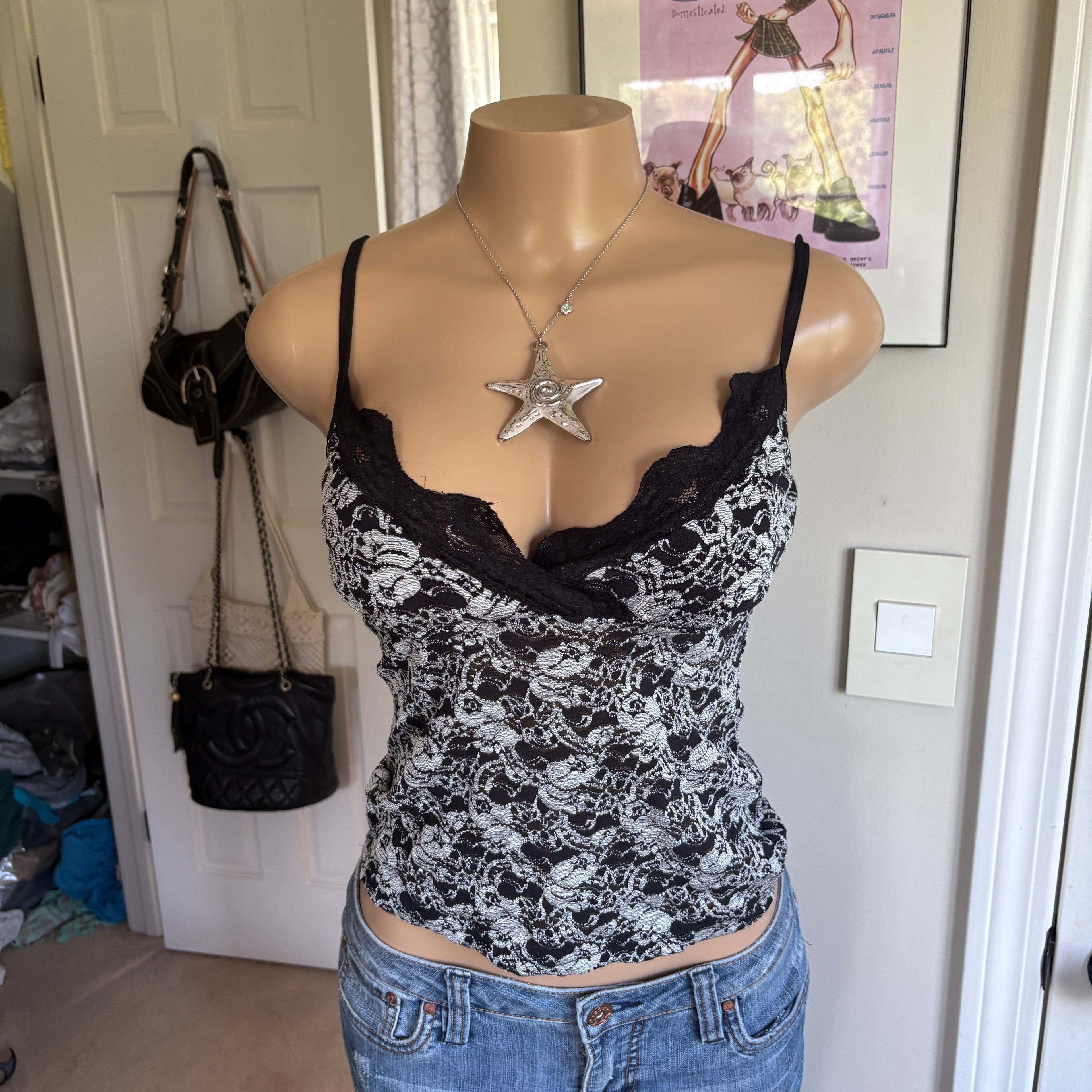 00s black & white floral v neck lace cami (size S/M)