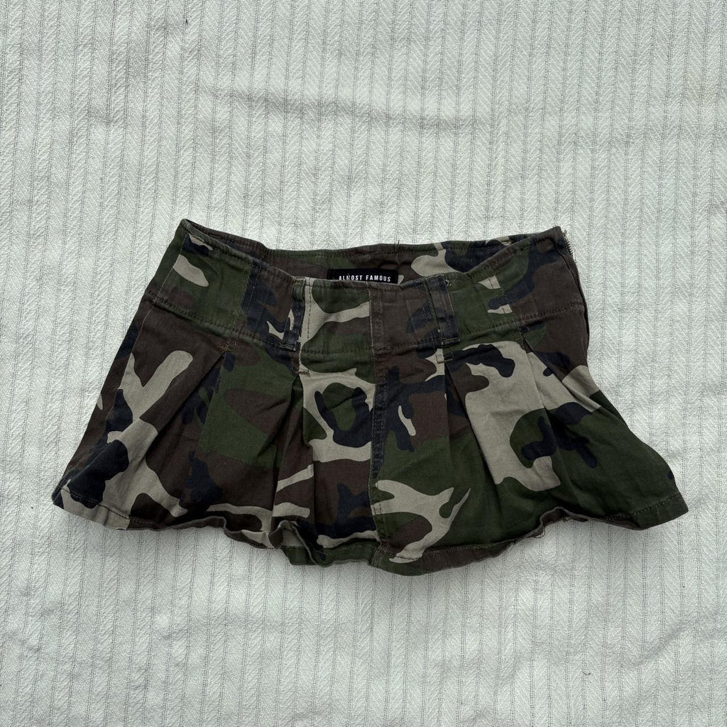 y2k 2000s almost famous camo pleated micro mini skirt