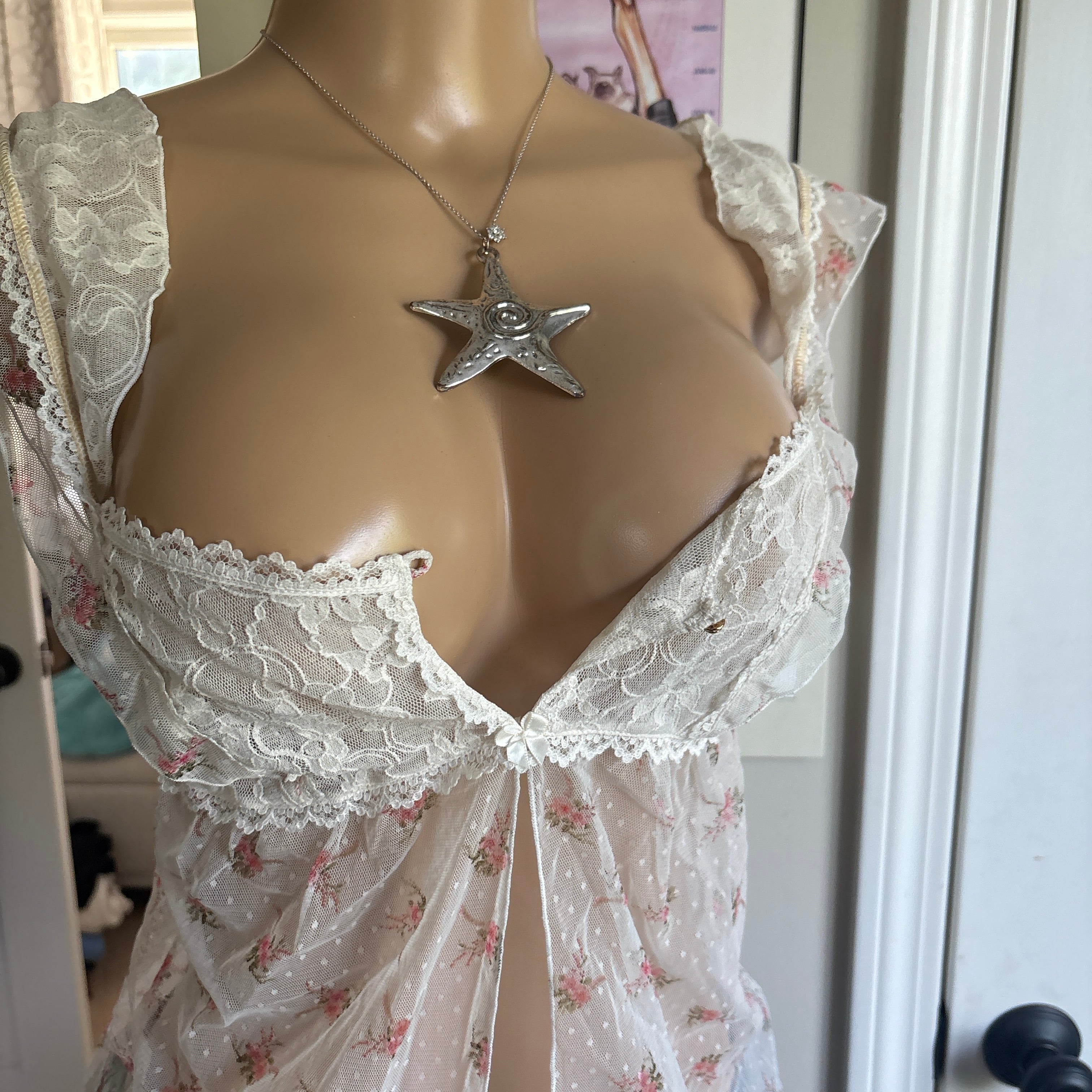 00s Victoria's Secret floral lace top (size M)