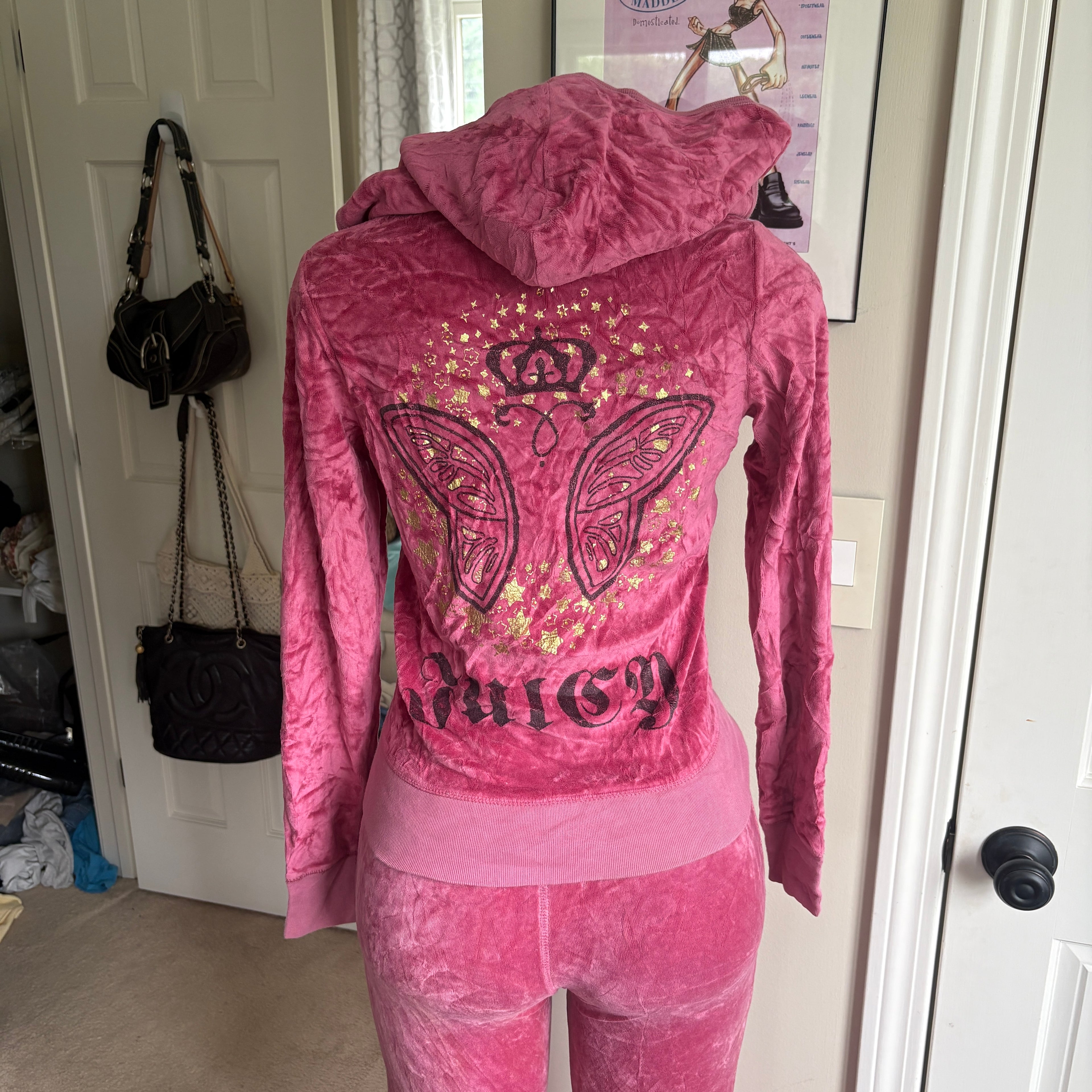 00s Juicy Couture pink velour butterfly tracksuit set (size S/M)