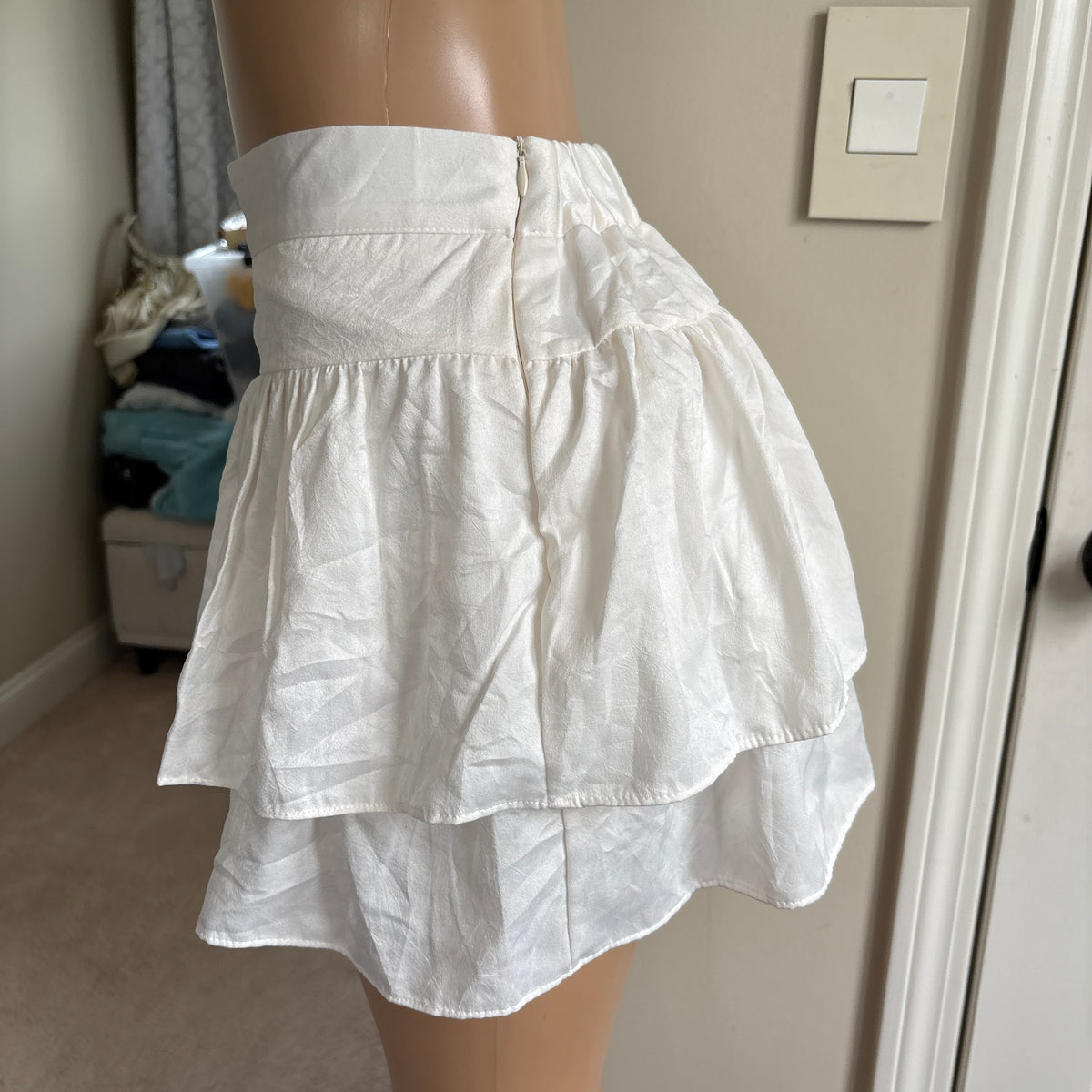 00s white ruffle skirt (size S)