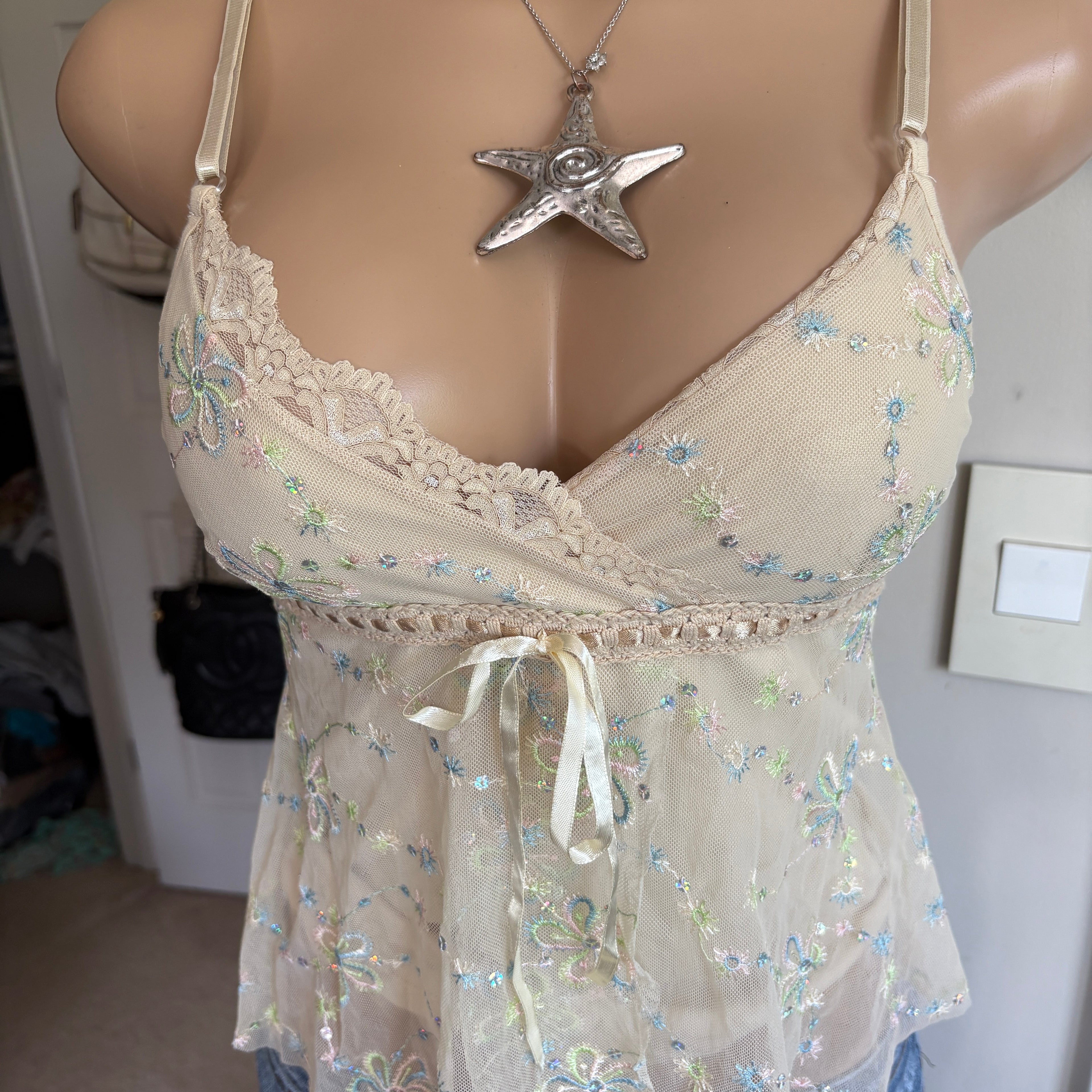 00s tan floral lace v neck cami tank top (size S/M)