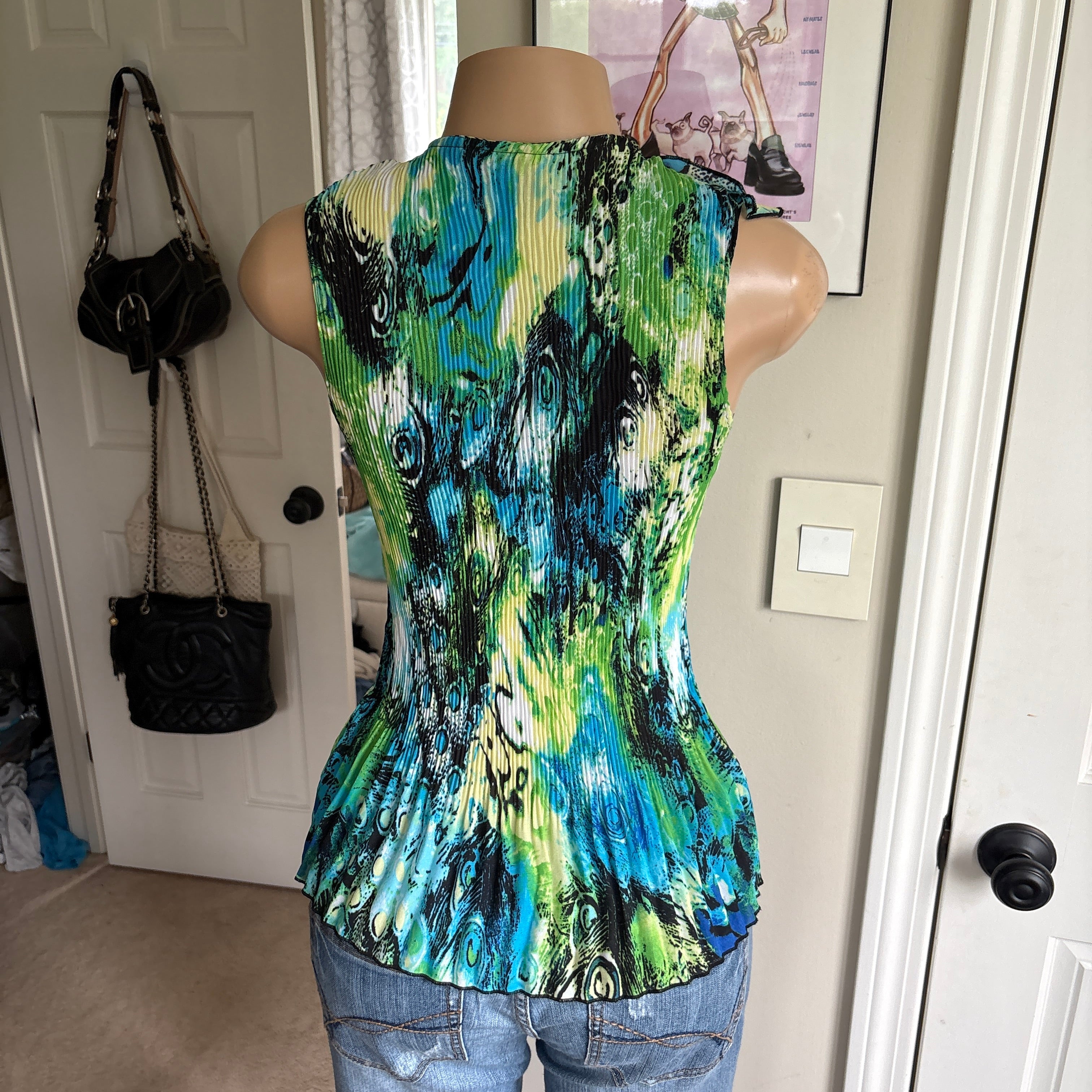 00s avant garde green ruffle top (size M)