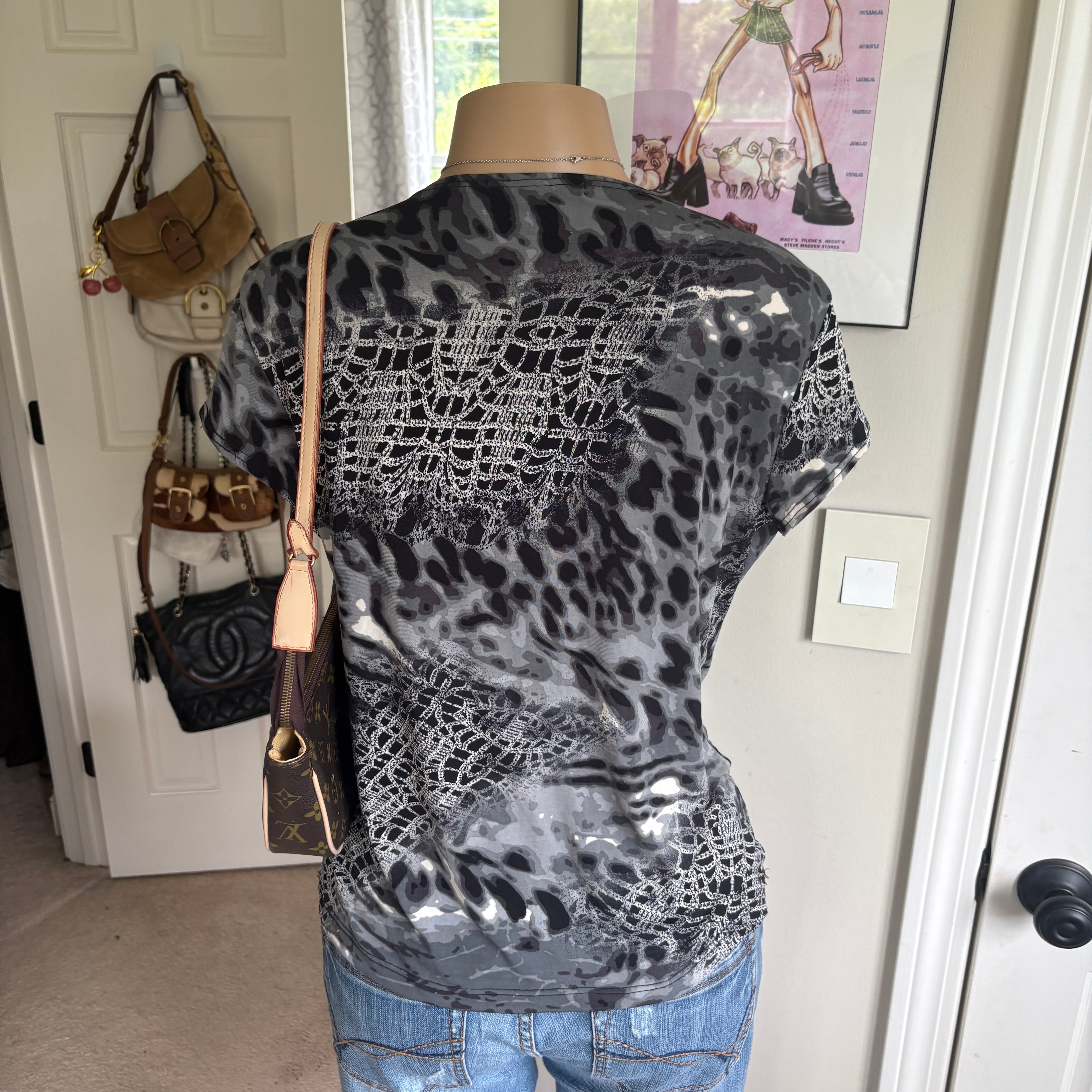 00s gray leopard print draped neck top (size XL)