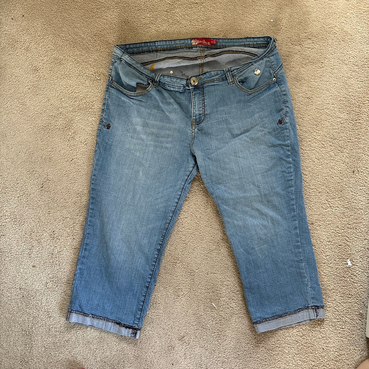00s Apple Bottoms yellow embroidered jeans (size XL)
