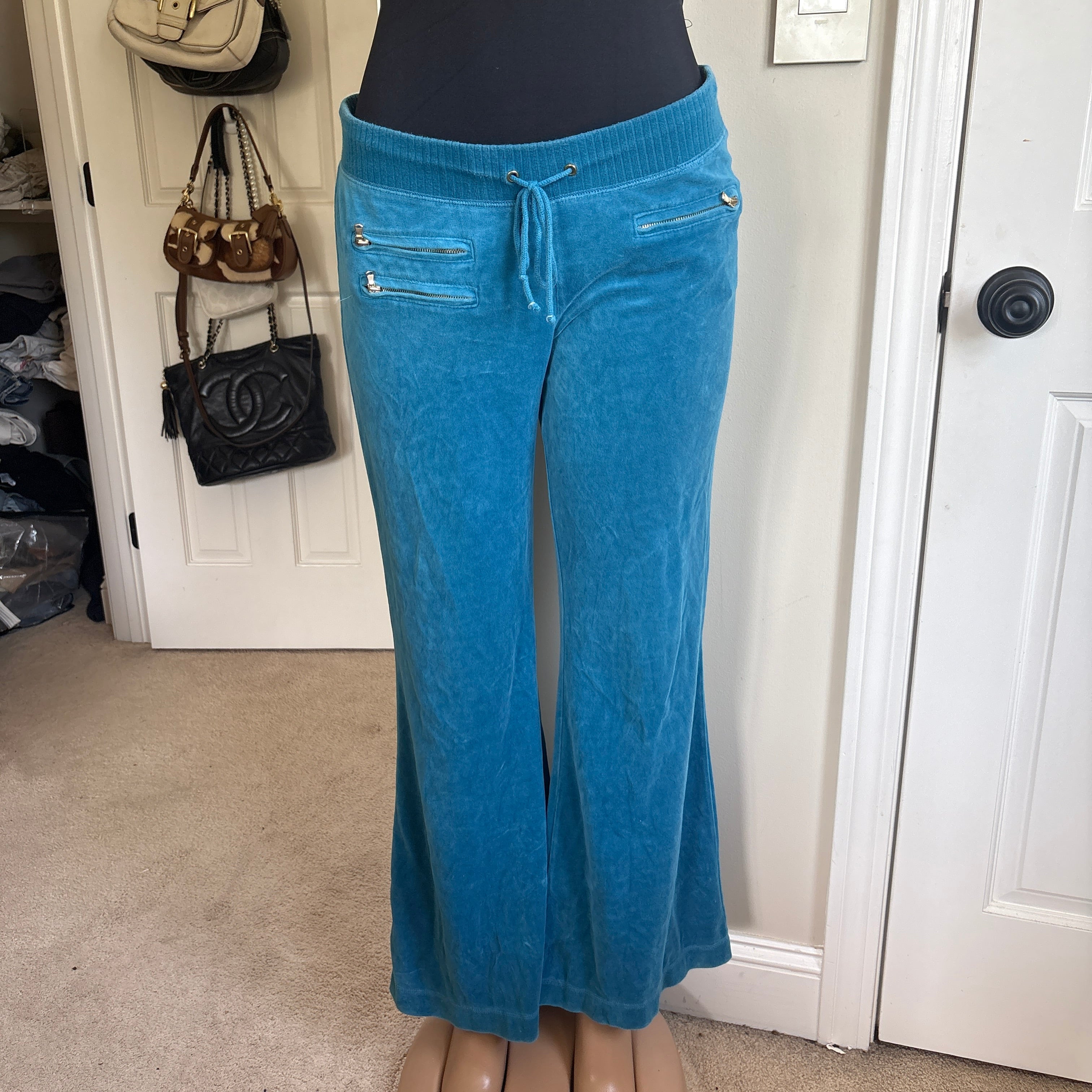 00s blue velour sweatpants (size M)
