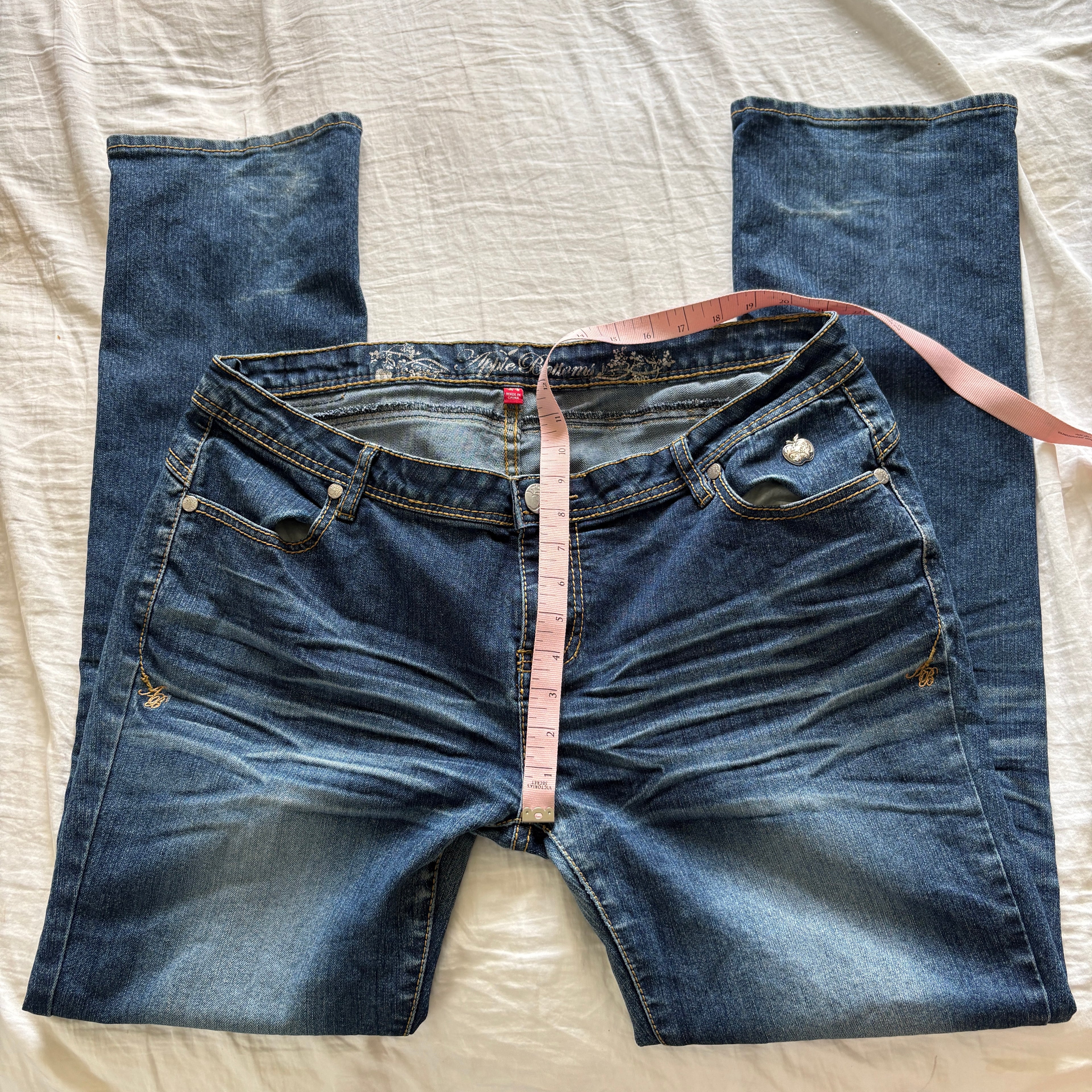 00s Apple Bottoms red spellout jeans (size L/XL)