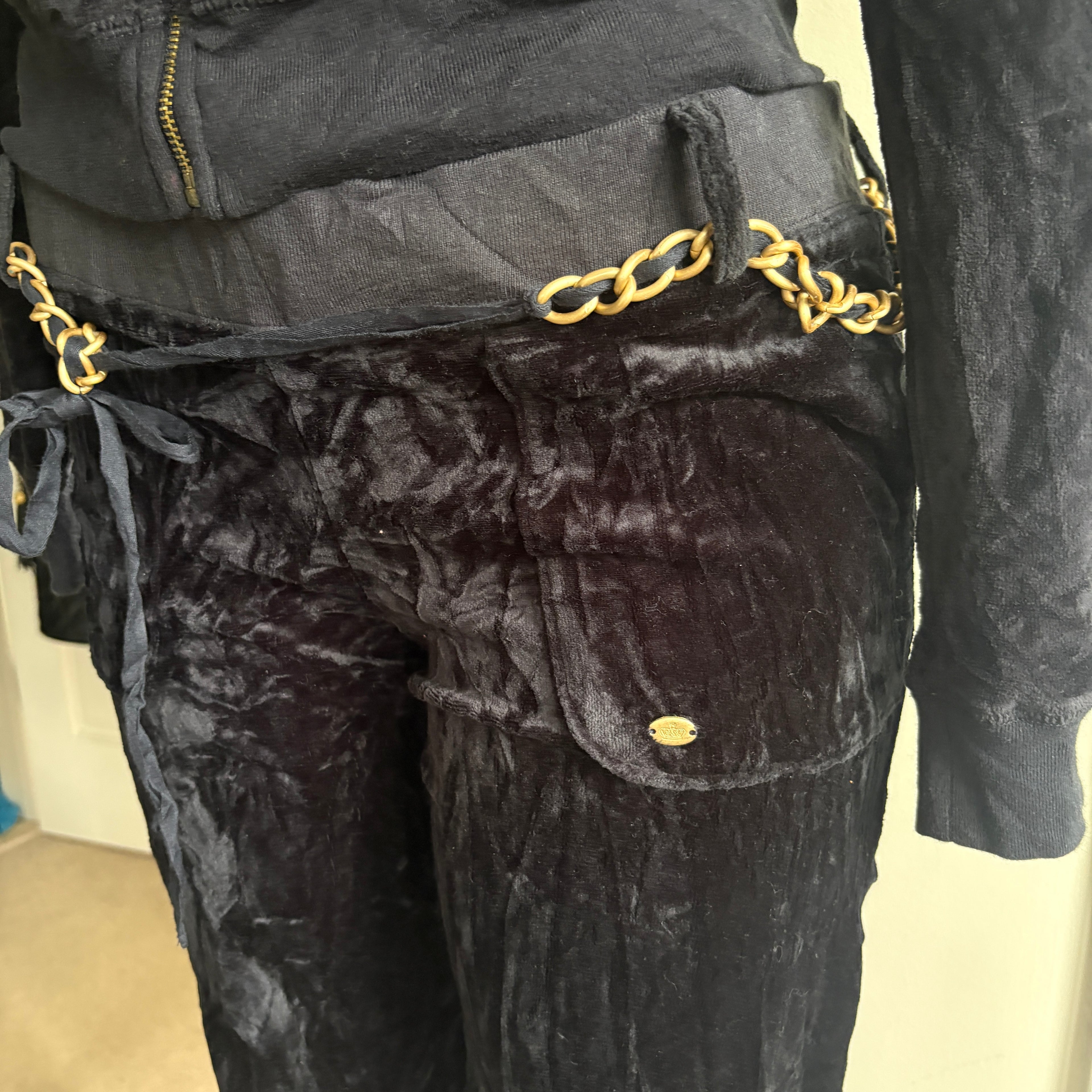 00s Juicy Couture black & gold chain tracksuit set (size S/M)