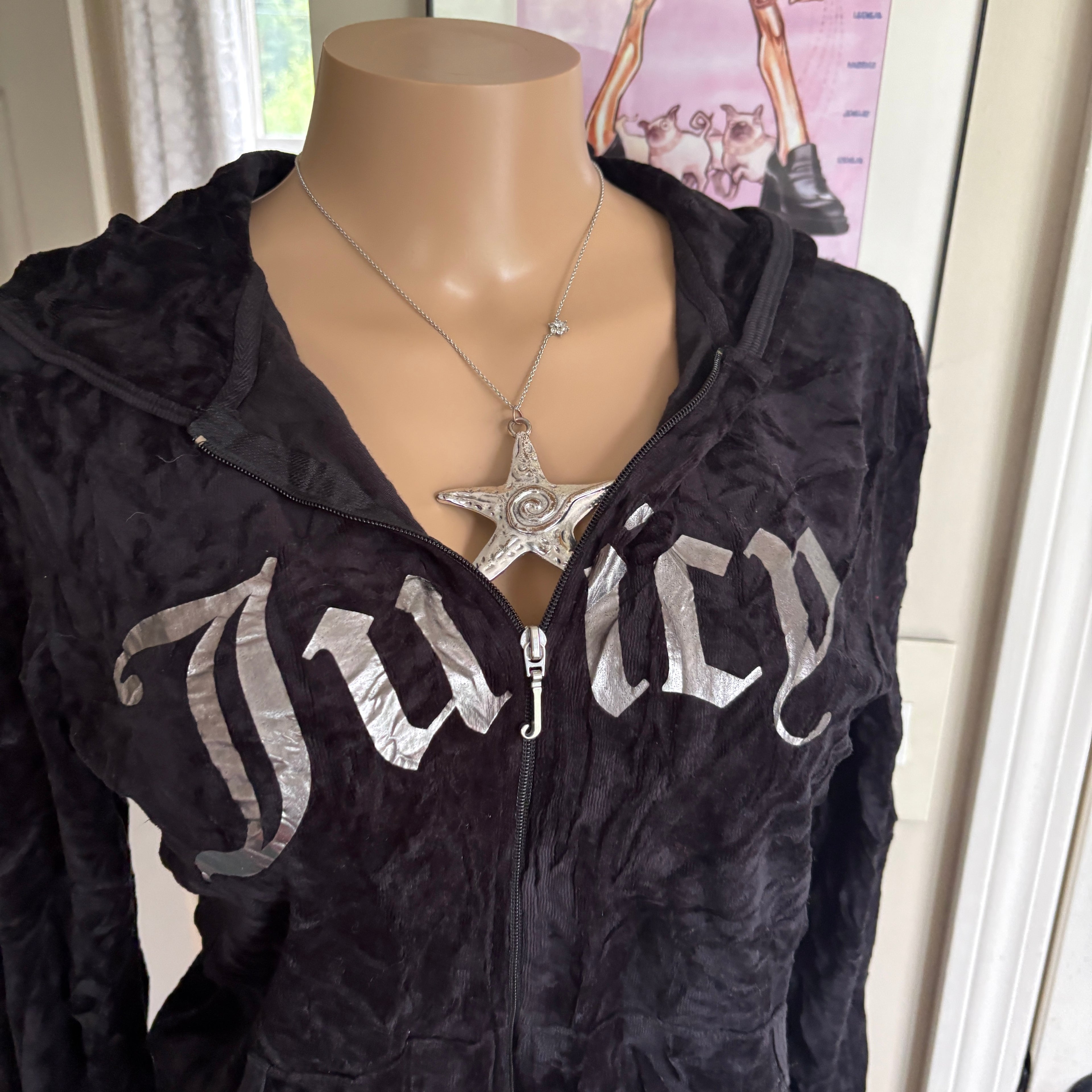 00s Juicy Couture black velour spellout tracksuit set (size XL)