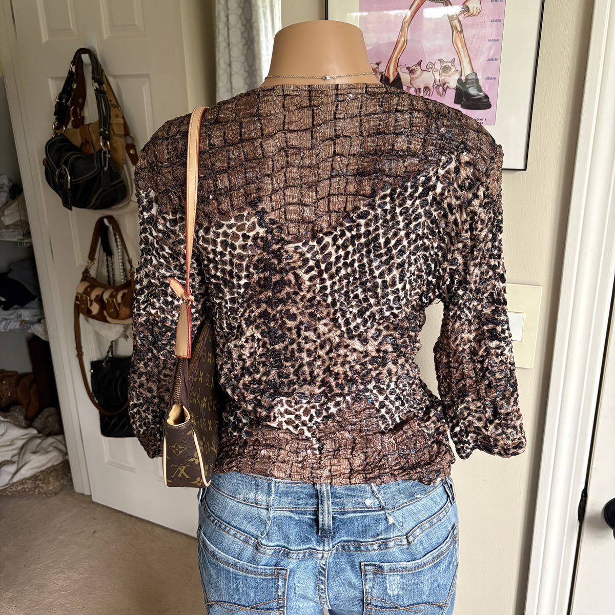 00s leopard print v neck top (size L)