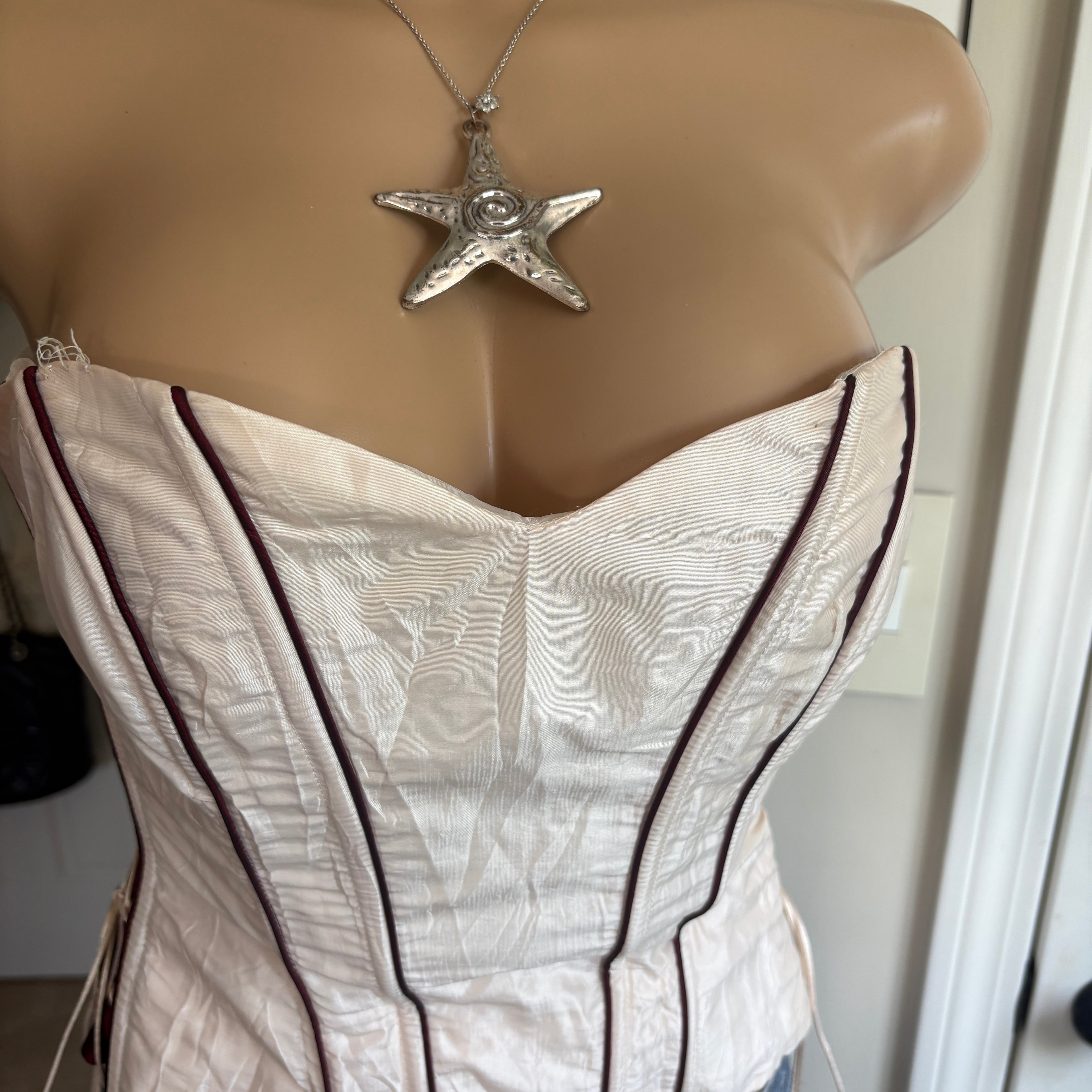 00s white & bergundy strapless corset top (size M)