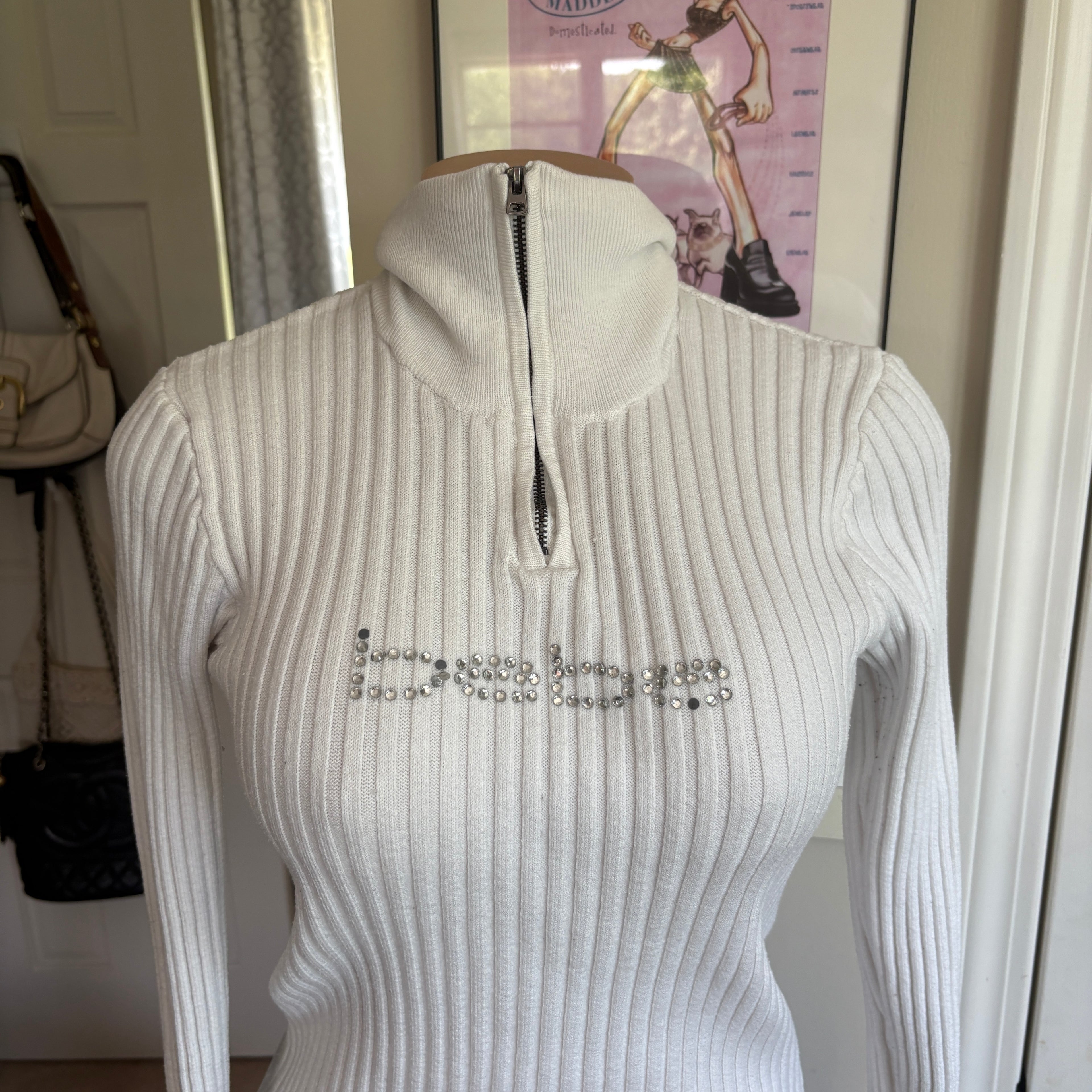 00s Bebe rhinestone spellout white quarter zip sweater (size M)