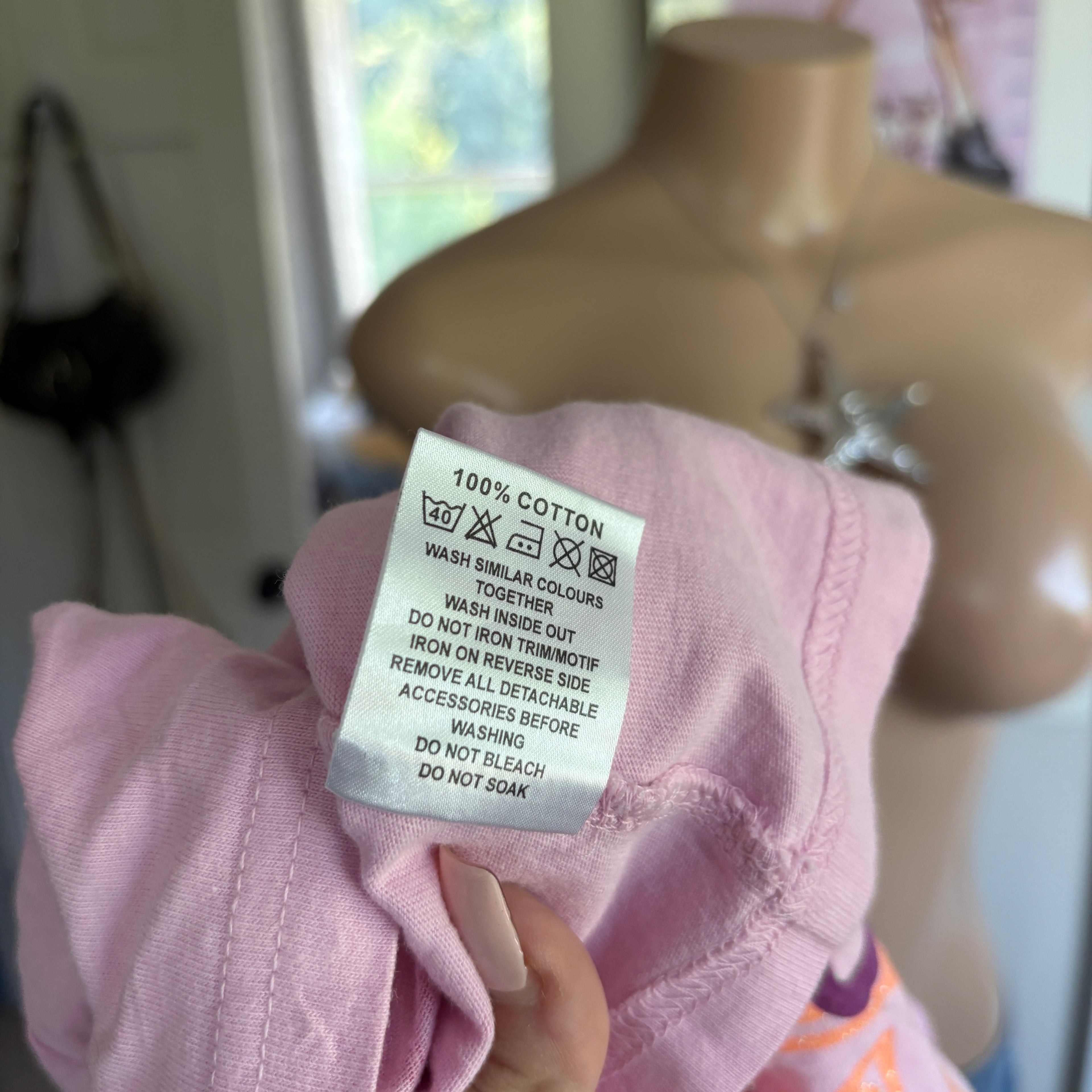 00s 2006 Barbie iconic pink baby tee (size XS)