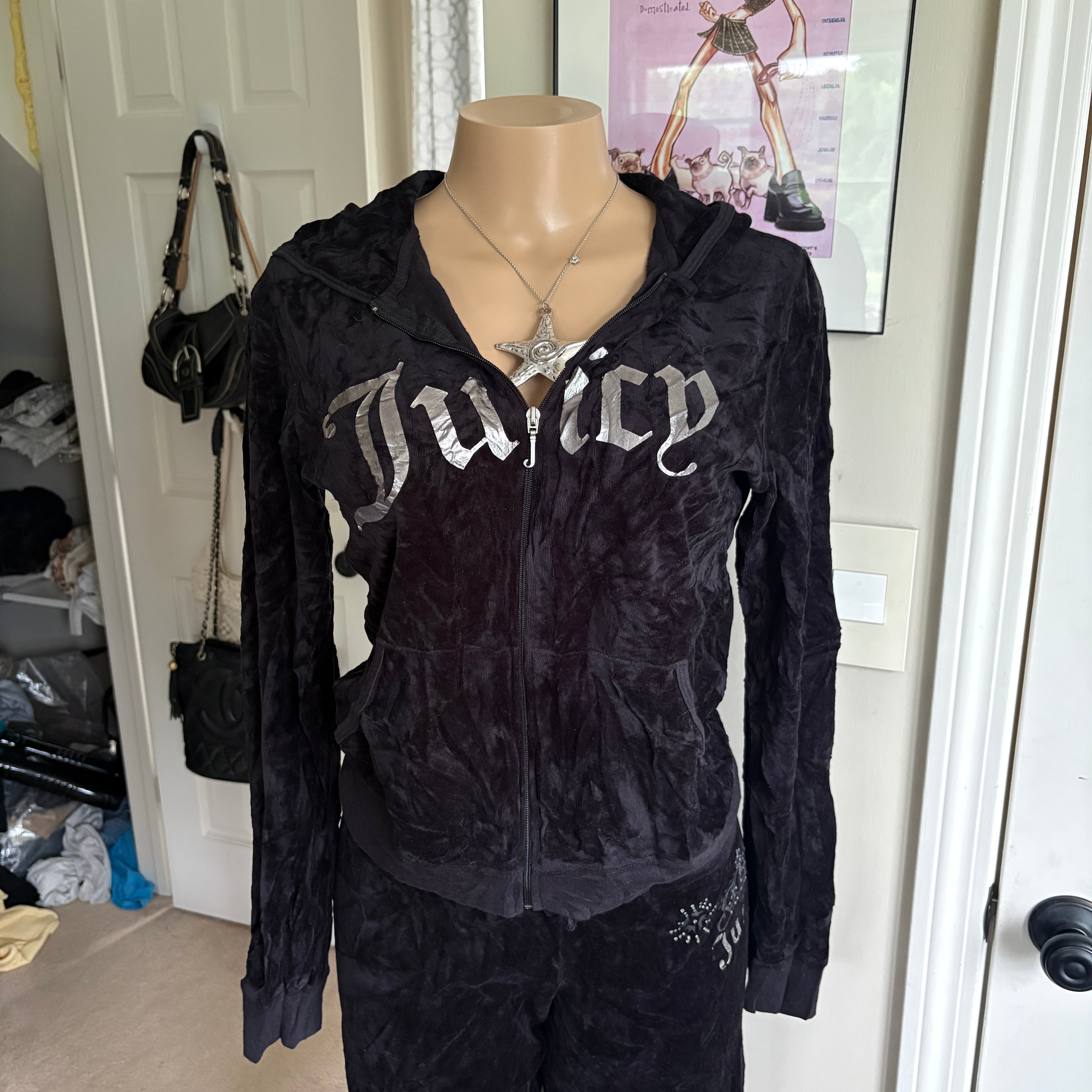00s Juicy Couture black velour spellout tracksuit set (size XL)