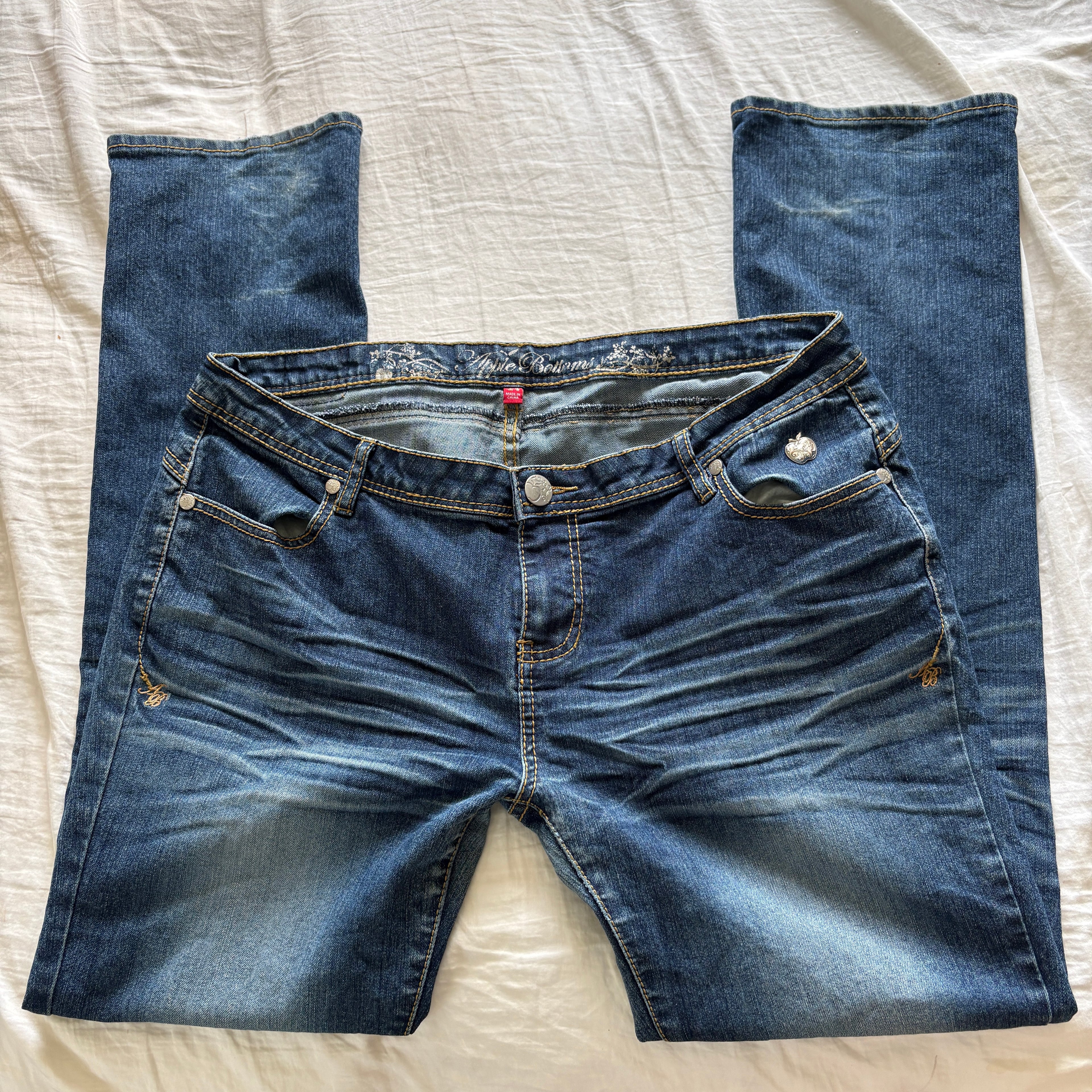 00s Apple Bottoms red spellout jeans (size L/XL)