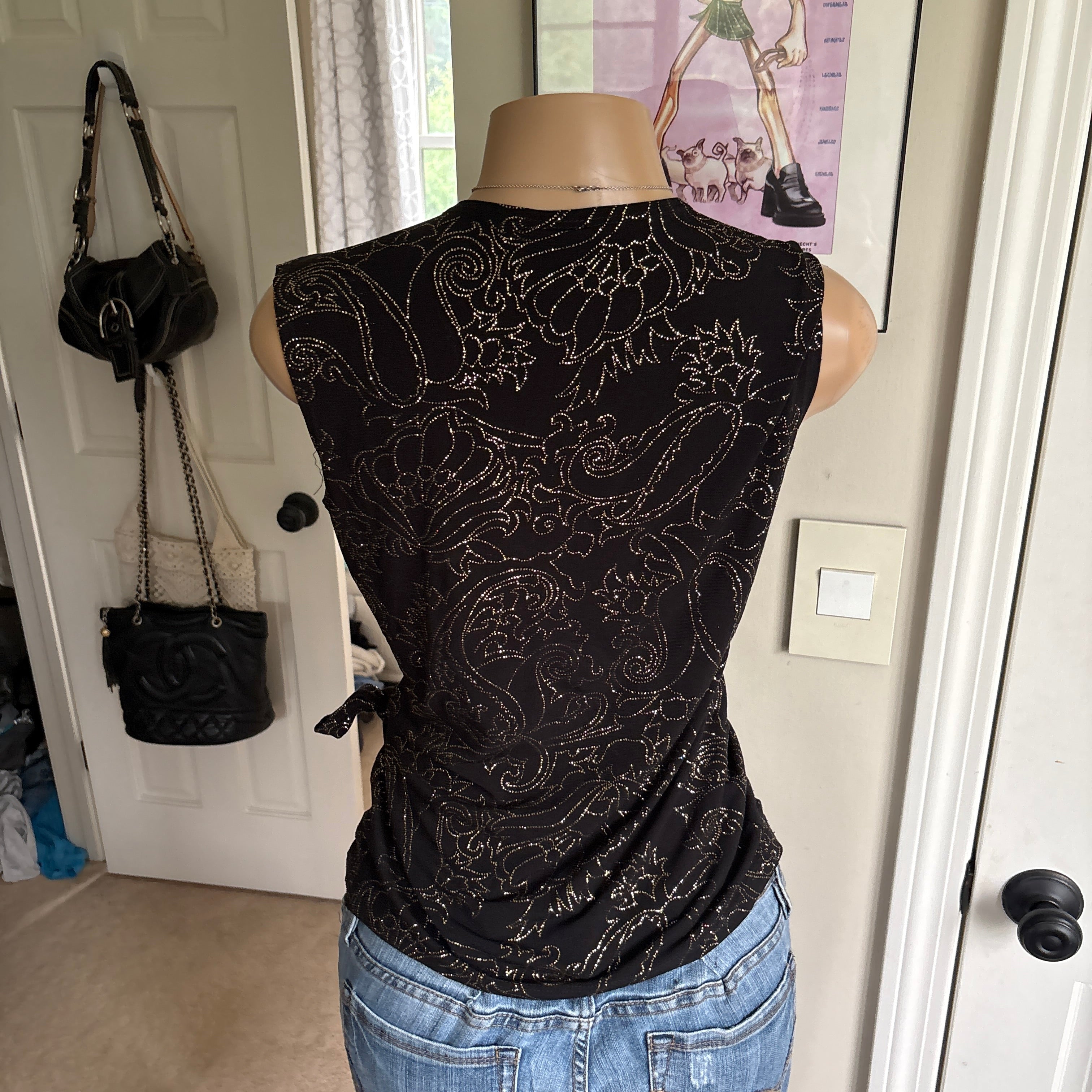 00s black floral deep v tank top (size M)