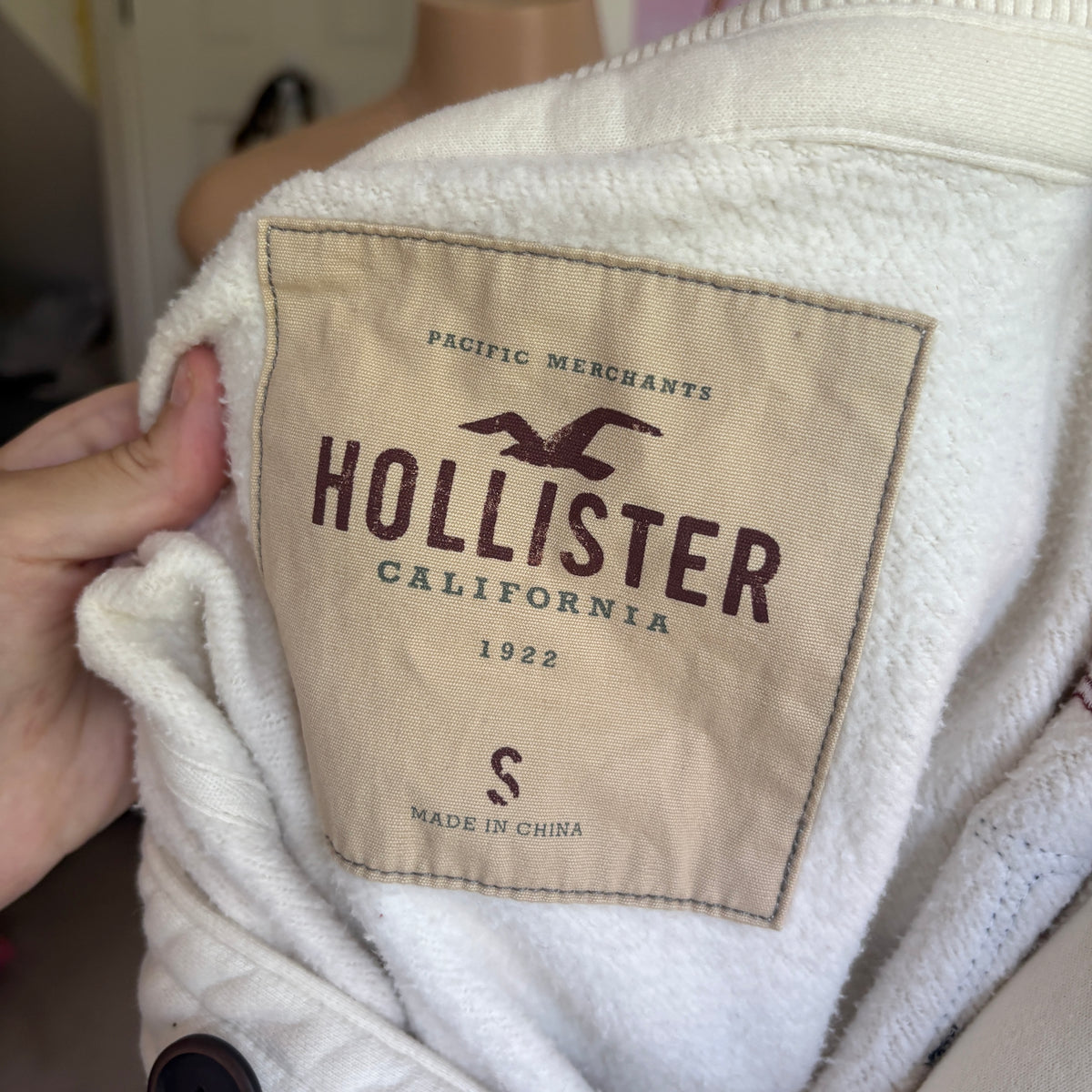 00s Hollister spellout white button up hoodie (size S)