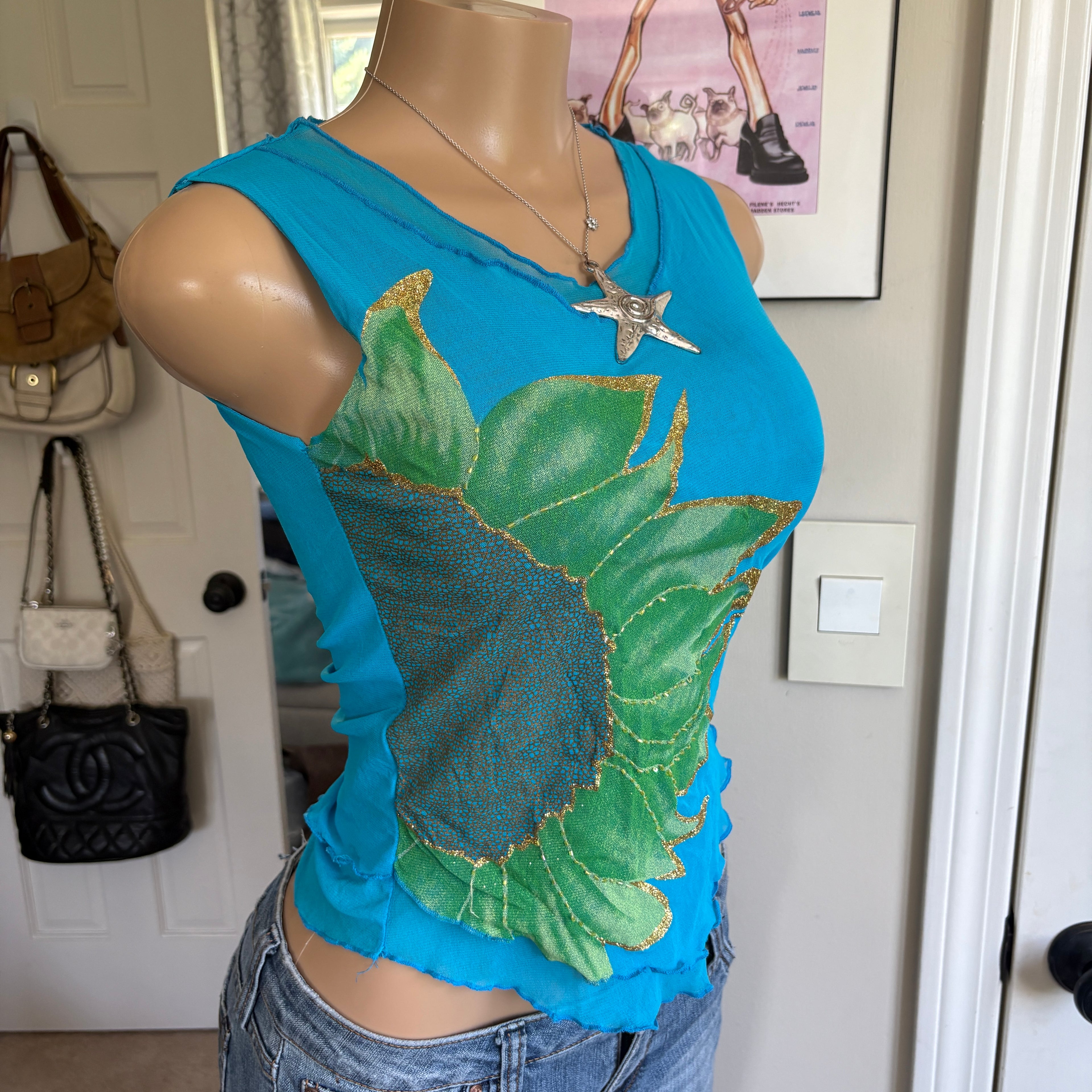 00s blue sunflower tank top (size S/M)