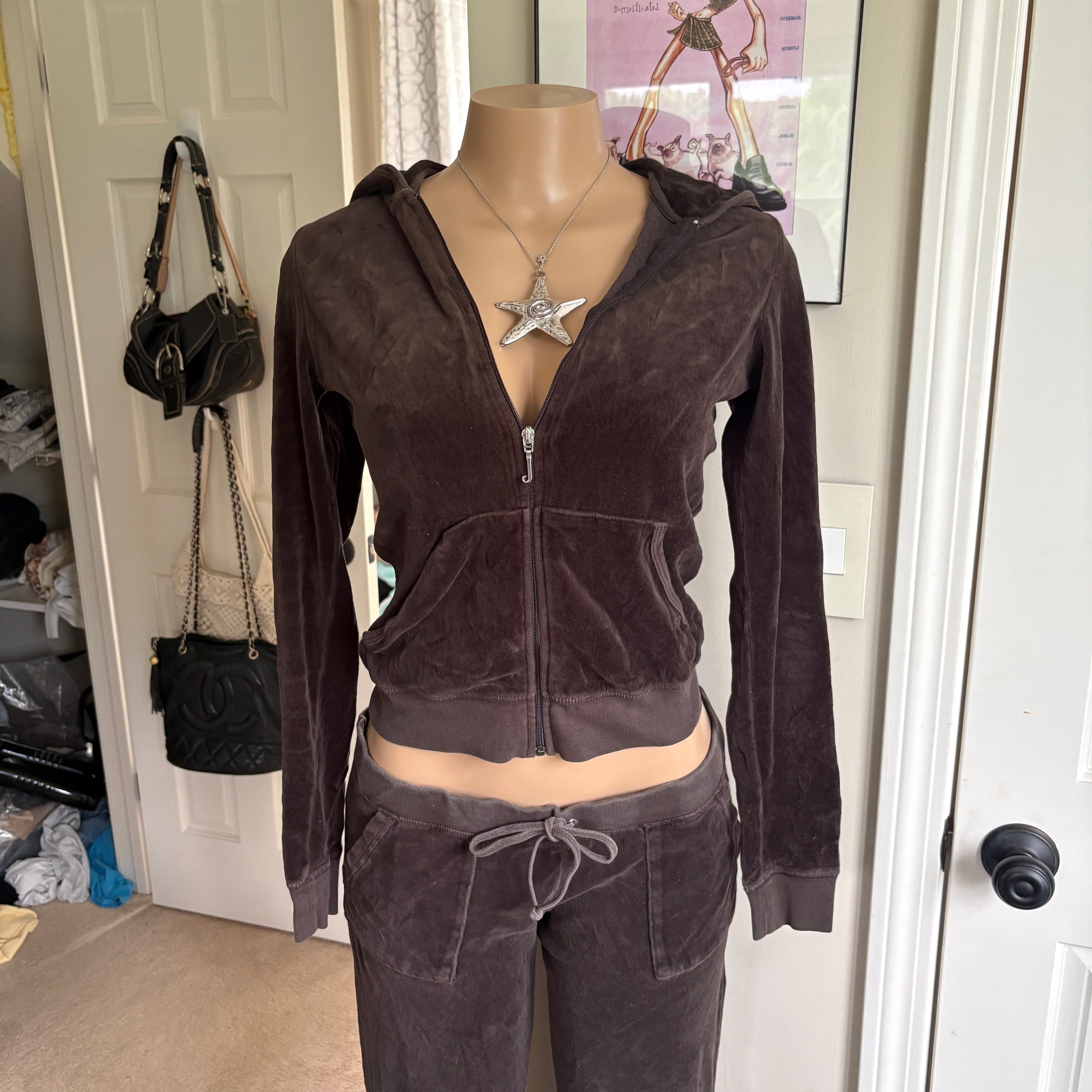 00s Juicy Couture brown velour tracksuit set (size M/L)