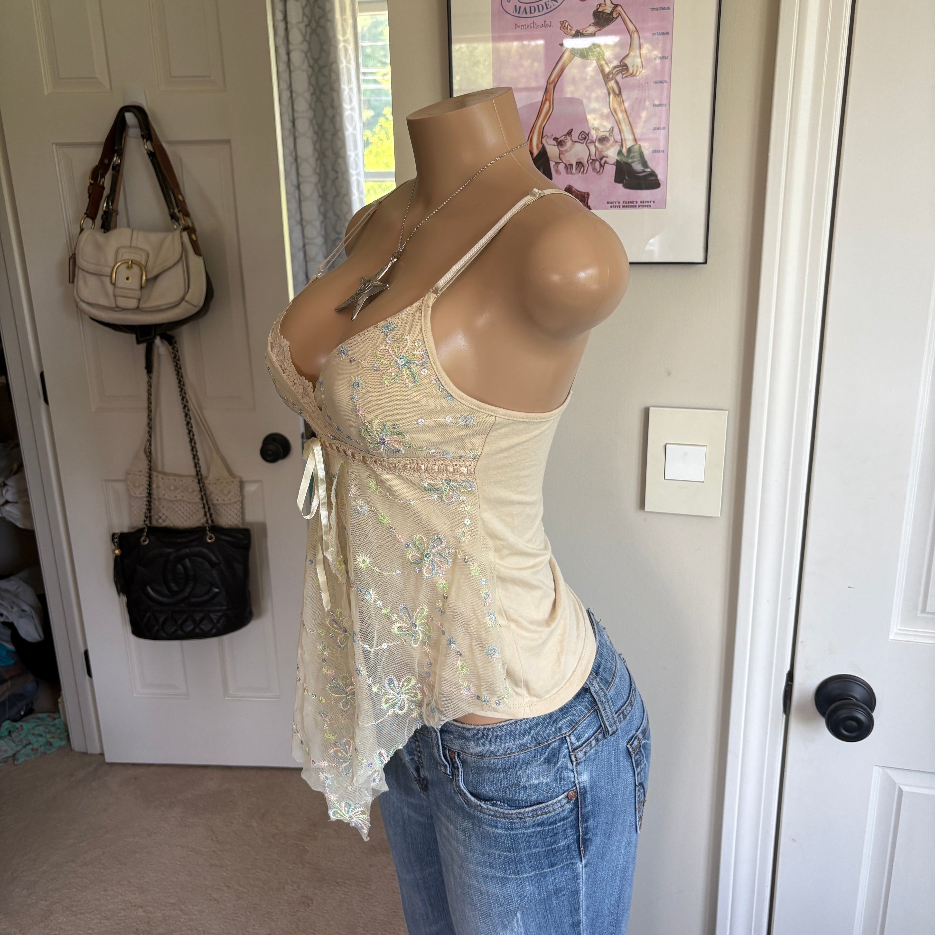 00s tan floral lace v neck cami tank top (size S/M)